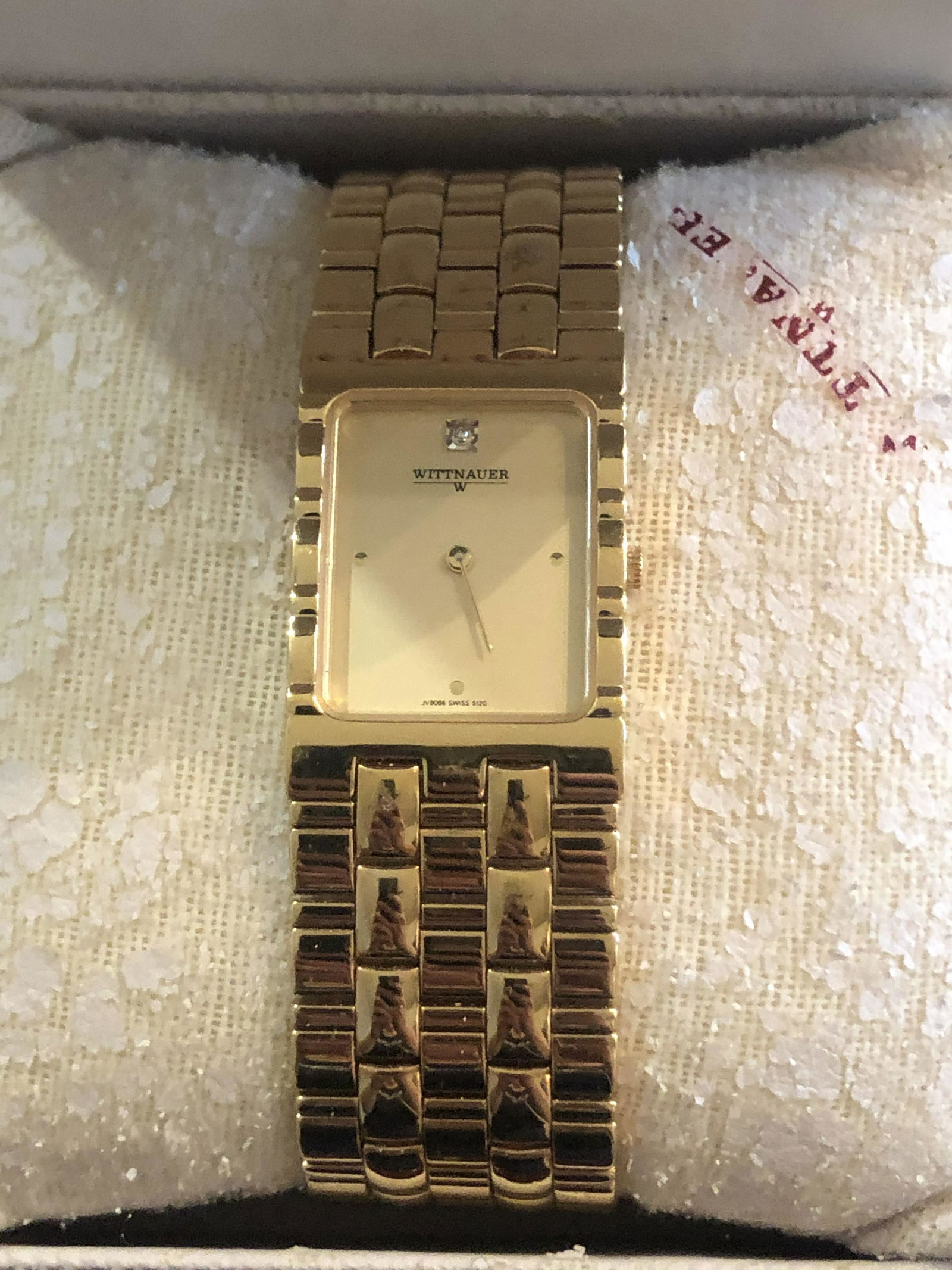 WITTNAUER MENS GOLD WATCH: WITTNAUER MENS GOLD WATCH. IN GOOD SHAPE AND OVERALL CONDITION. MIGHT NEED A BATTERY.