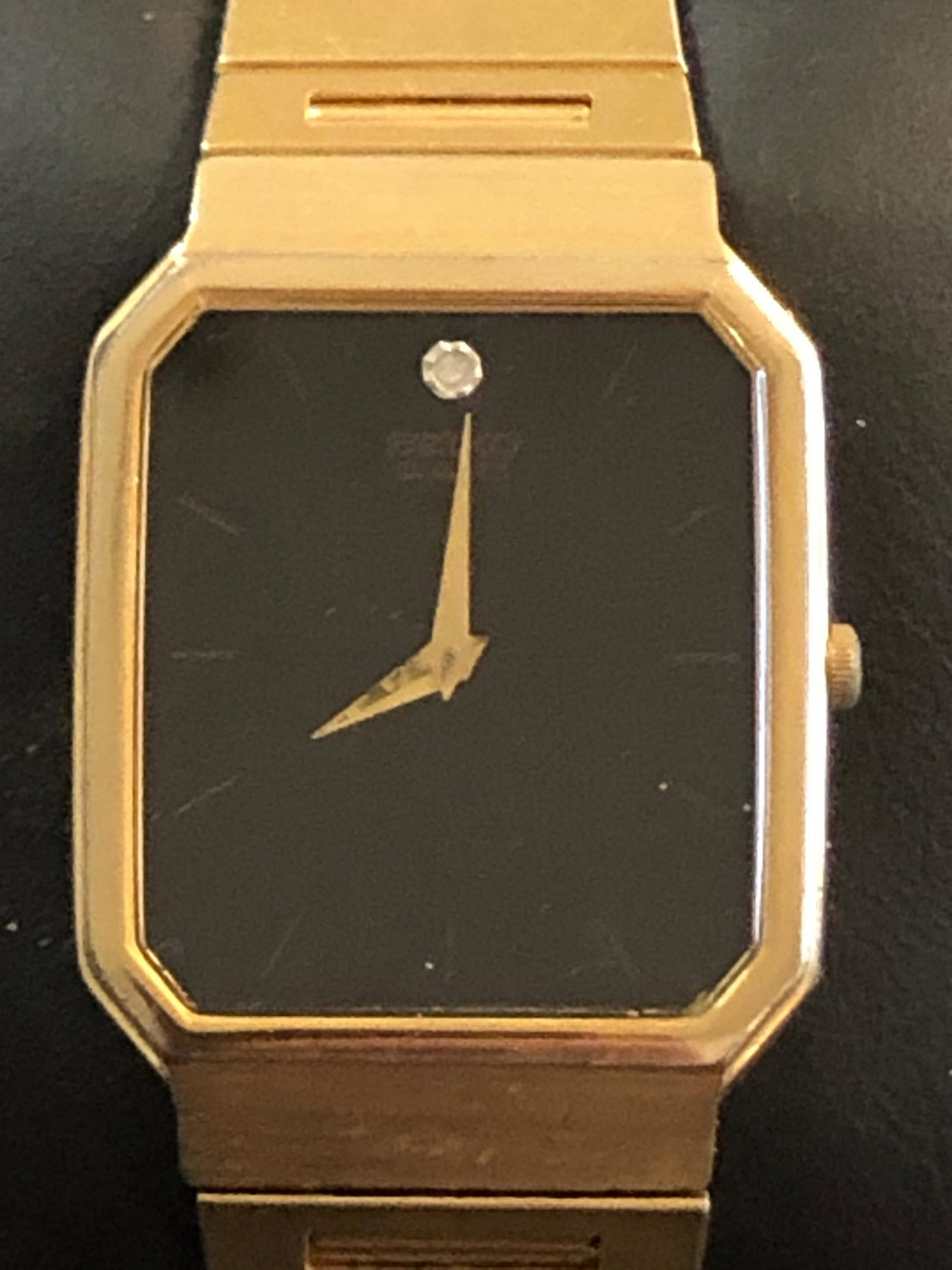 SEIKO MENS WATCH: SEIKO MENS WATCH. MIGHT NEED A BATTERY. IN GOOD OVERALL CONDITION.