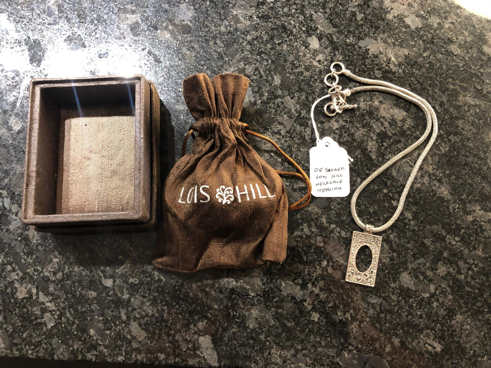 DESIGNER LOIS HILL STERLING SILVER NECKLACE: DESIGNER LOIS HILL STERLING SILVER NECKLACE. IN EXCELLENT MINT SHAPE AND CONDITION. A GREAT ADDITION TO YOUR COLLECTION!