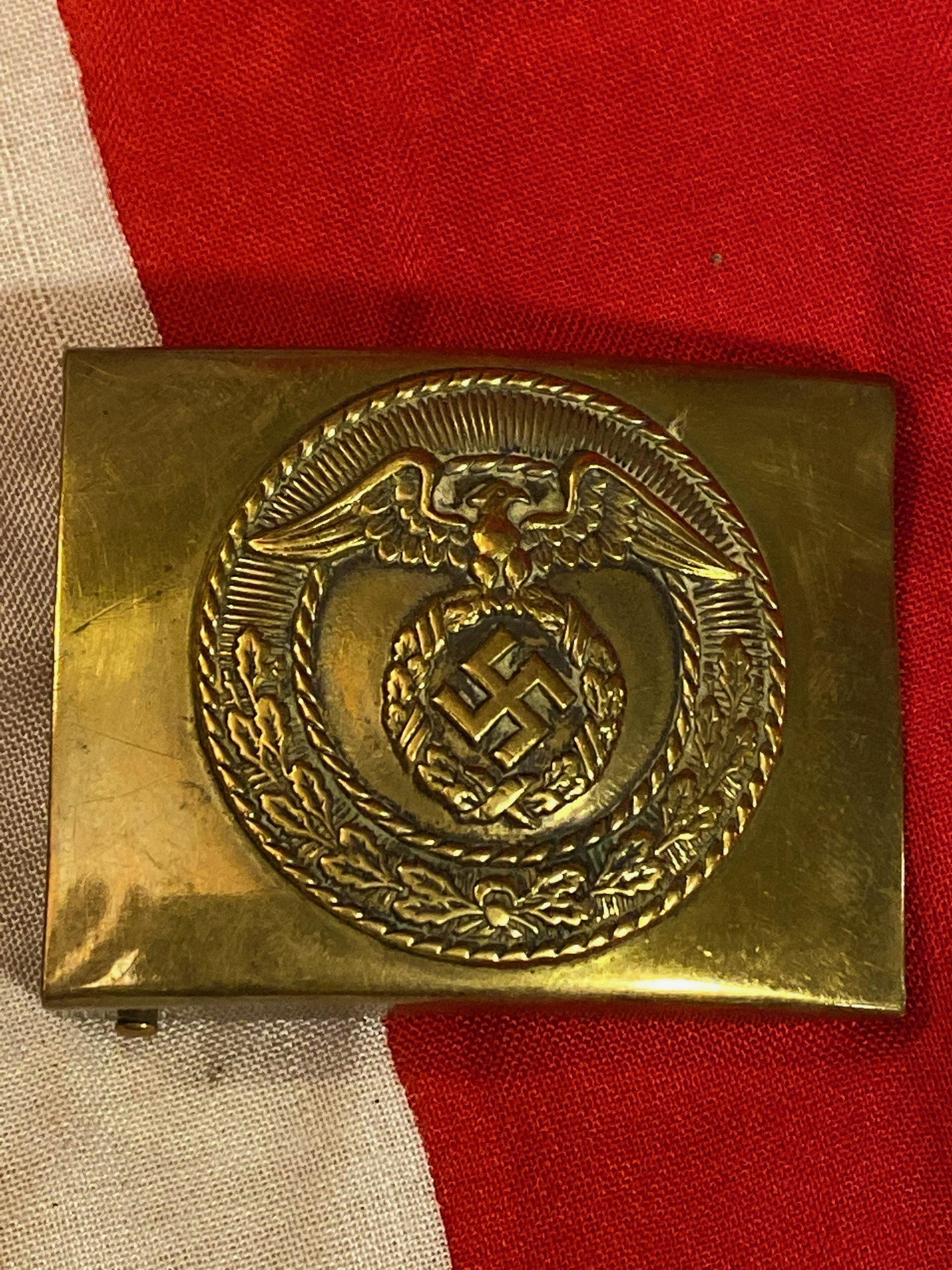 AUTH. WW2 GERMAN SA BELT BUCKLE: AUTH. WW2 GERMAN SA BELT BUCKLE. IN EXCELELNT OVERALL SHAPE AND CONDITION WITH A BEAUTIFUL OVERALL PATINA. PLEASE VEIW ALL PICTURES. GUARANTEED 100% AUTHENTIC. A GREAT FIND AND AN EXCELLENT ADDITION T
