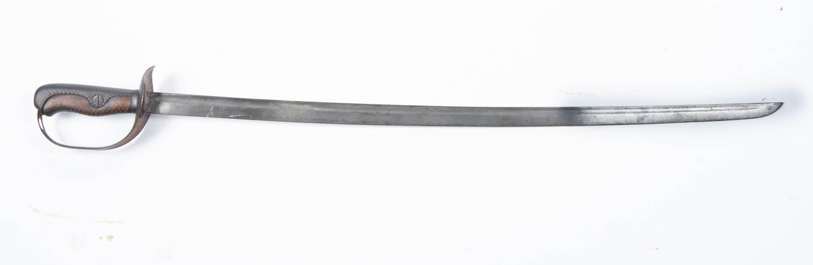 1890s JAPANESE NCO ARMY OFFICERS SWORD W/ SERIAL #: 1890s JAPANESE NCO ARMY OFFICERS SWORD WITH SERIAL NUMBER. IN EXCELLENT SHAPE AND OVERALL CONDITION WITH A BEAUTIFUL OVERALL PATINA. THE LEFT RICASSO IS NUMBERED 18244 WITH METAL CROSS-GUARED AND KNUC