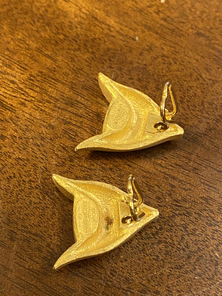 GIVENCHY LADIES CLIP EARRINGS: GIVENCHY LADIES CLIP EARRINGS. IN EXCELLENT SHAPE AND OVERALL CONDITION.