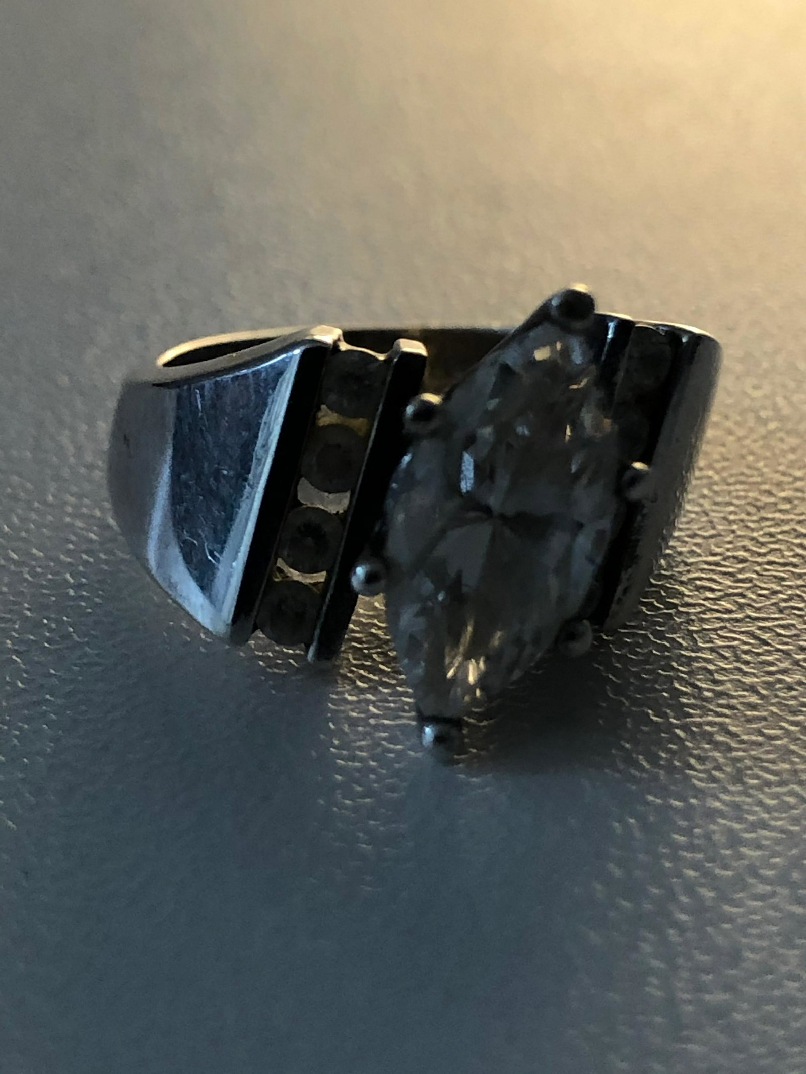 VINTAGE LADIES STERLING SILVER WEDDING RING: VINTAGE LADIES STERLING SILVER WEDDING RING