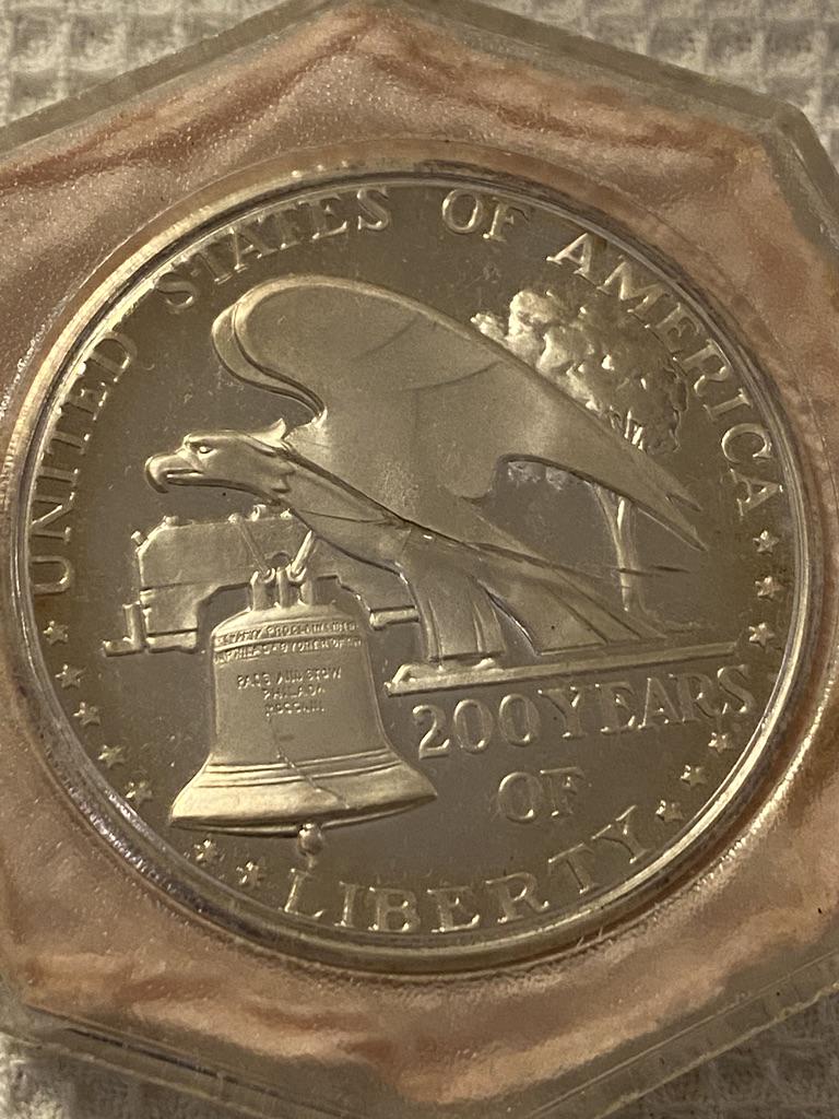 1 OZ SILVER LIBERTY DOLLAR: 1 OZ SILVER LIBERTY DOLLAR - UNCIRCULATED