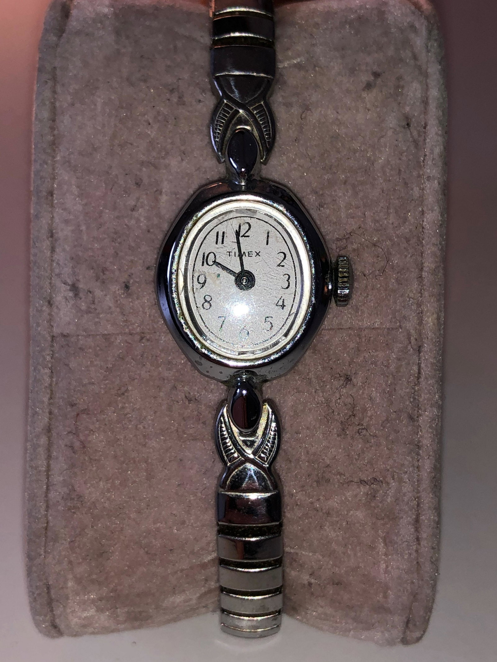 ANTIQUE TIMEX LADIES WATCH: ANTIQUE TIMEX LADIES WATCH. A GREAT ADDITION TO YOUR COLLECTION.