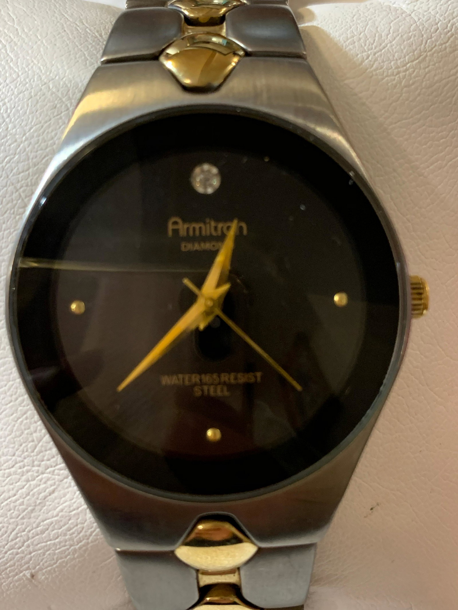 MENS ARMITRON WRISTWATCH: MENS ARMITRON WRISTWATCH. A GREAT ADDITION TO YOUR COLLECTION. PLEASE VIEW ALL DETAILED PICTURES.