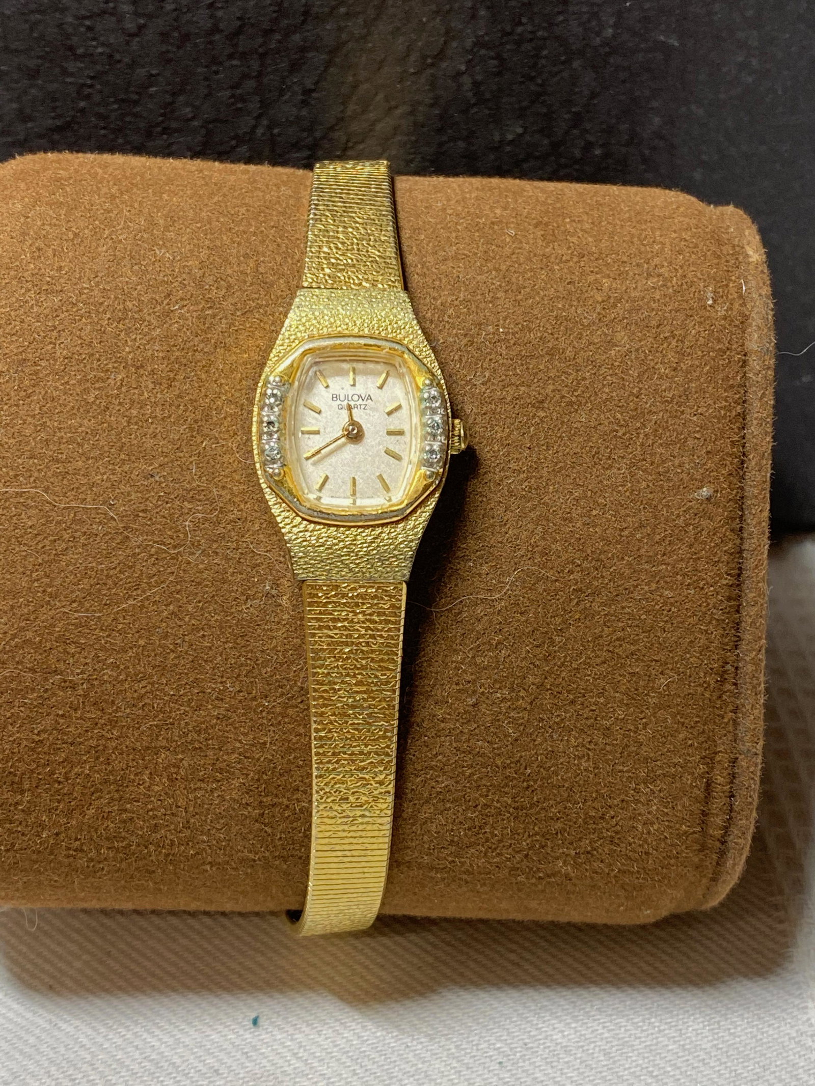 LADIES GOLD BULOVA WATCH: LADIES GOLD BULOVA WATCH