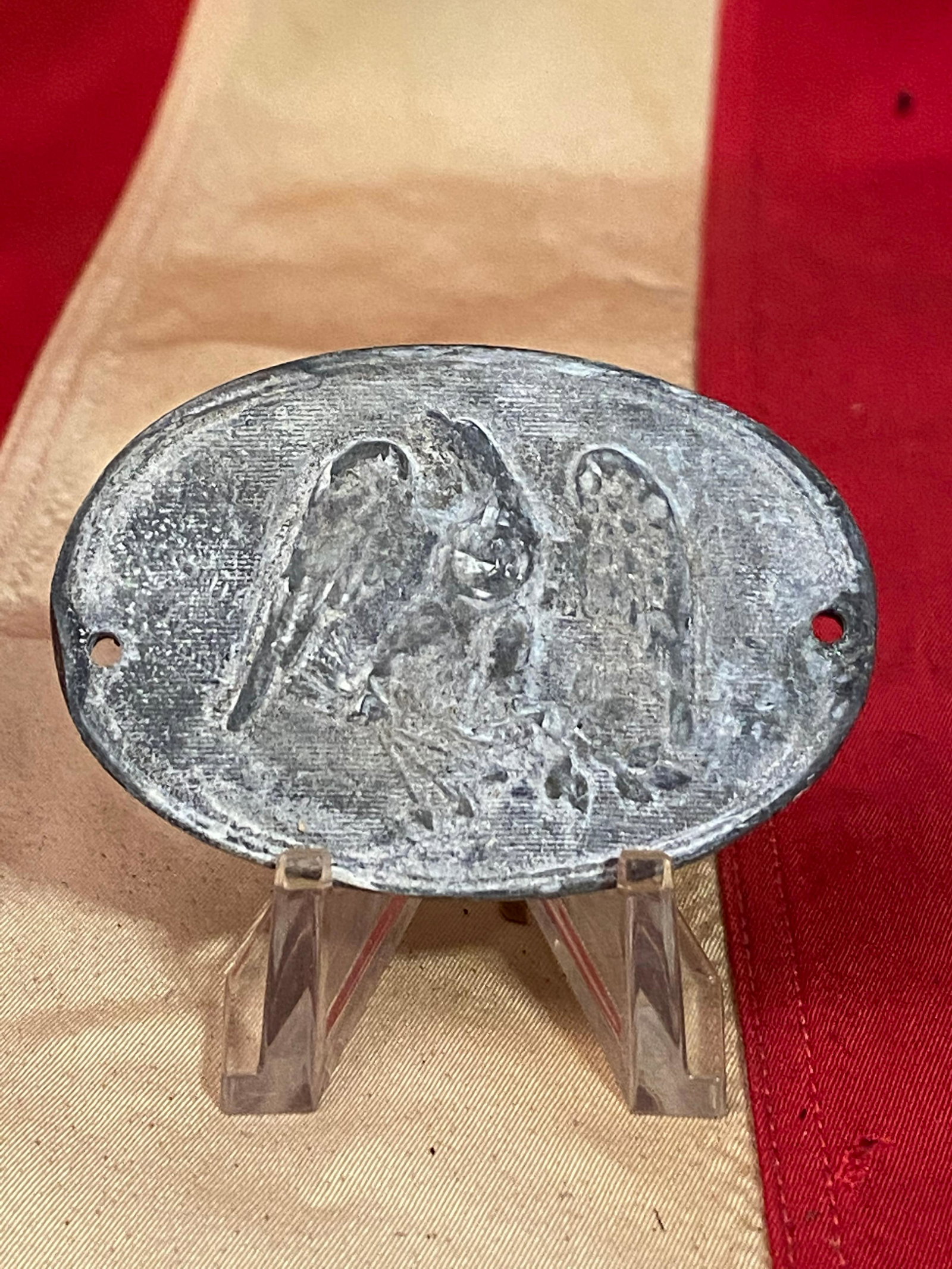 CIVIL WAR CONFEDERATE 5TH MS HEAVY GUNS 1862 PLATE: CIVIL WAR CONFEDERATE 5TH MS HEAVY GUNS 1862 PLATE - CSA. THIS BEAUTIFUL PLATE SHOWS A GOOD AMOUNT OF PATINA ON THE FRONT AND BACK. RECOVERY ORIGINS - UNKNOWN. THE BACK IS DATED 1862 WITH "5TH MISSISS