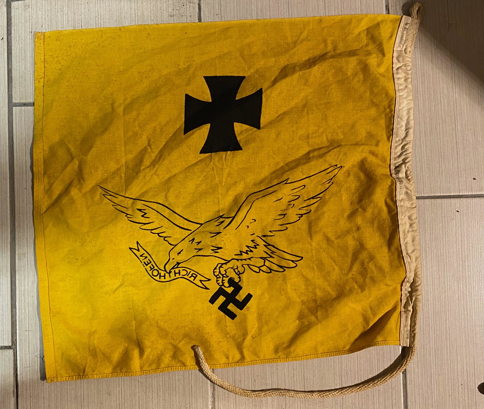 WW2 GERMAN LUFTWAFFE RICHTHOFEN BANNER W/MAKER MARKS: WW2 GERMAN LUFTWAFFE RICHTHOFEN BANNER W/MAKER MARKS. IN MINT OVERALL SHAPE AND CONDITION WITH A BEAUTIFUL OVERALL PATINA. HAS MAKER MARKS ON IT - VIEW PICTUES. THIS LUFTWAFFE FLAG BANNER IS APPROX. 2