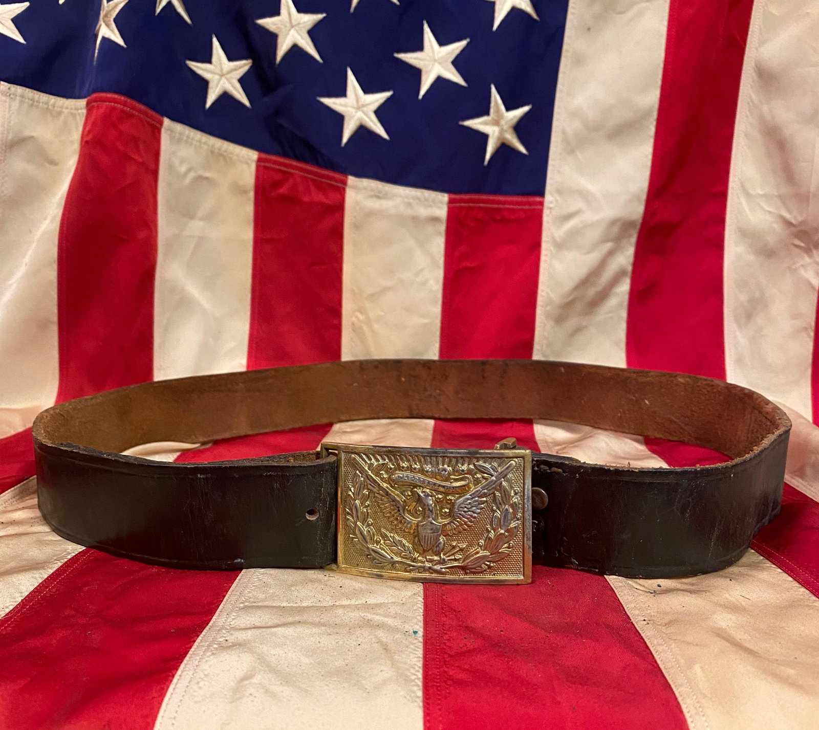 CIVIL WAR UNION SWORD BELT WITH BELT BUCKLE: CIVIL WAR UNION SWORD BELT WITH BELT BUCKLE. IN EXCELLENT SHAPE AND OVERALL CONDITION WITH A BEAUTIFUL OVERALL PATINA. PLEASE VIEW ALL DETAILED PICTURES. A GREAT FIND AND AN EXCELLENT ADDITION TO YOUR