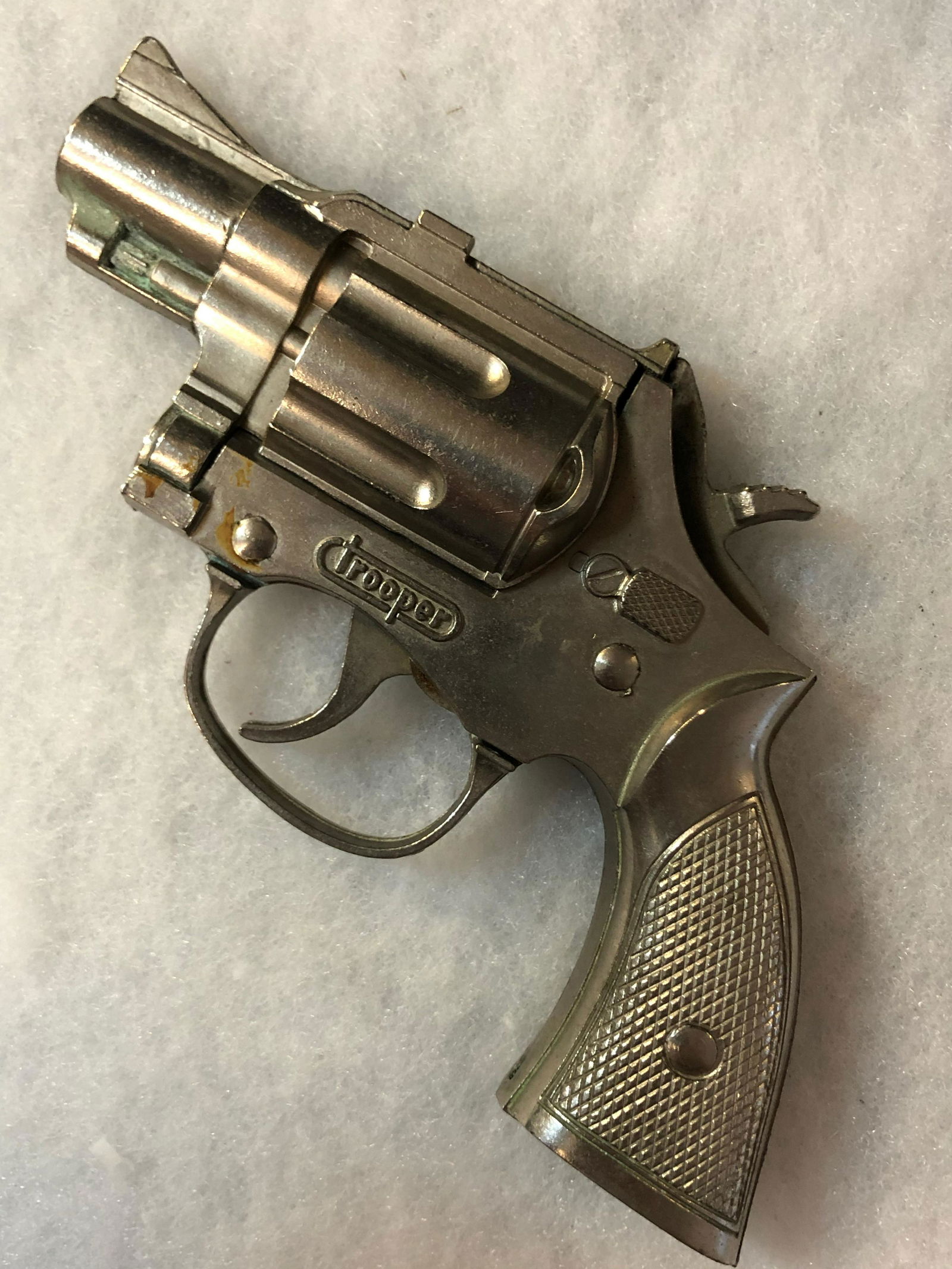 VINTAGE TROOPER CAP PISTOL GUN: VINTAGE TROOPER CAP PISTOL GUN. GREAT ADDITION TO YOUR COLLECTION.