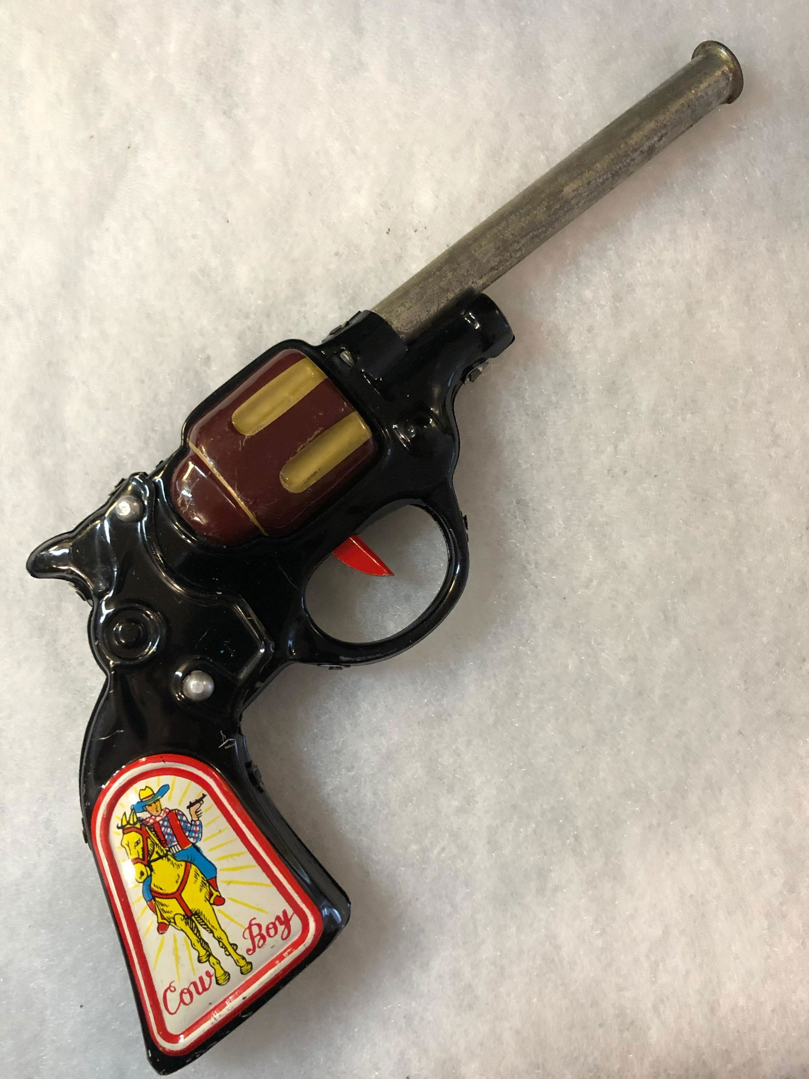 COW BOY VINTAGE CAP GUN: COW BOY VINTAGE CAP GUN. A GREAT ADDITION TO YOUR COLLECTION.