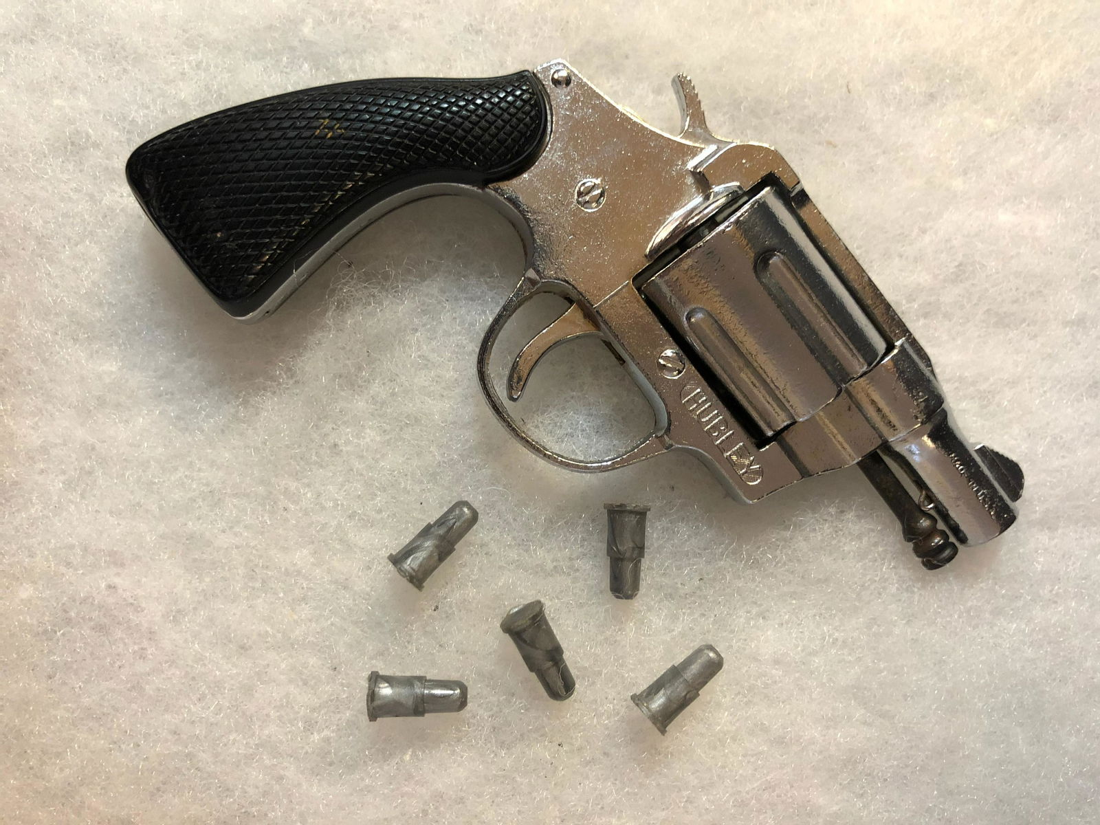 VINTAGE HUBLEY CAP GUN: VINTAGE HUBLEY CAP GUN. IN GOOD SHAPE AND OVERALL CONDITION. A GREAT FIND!