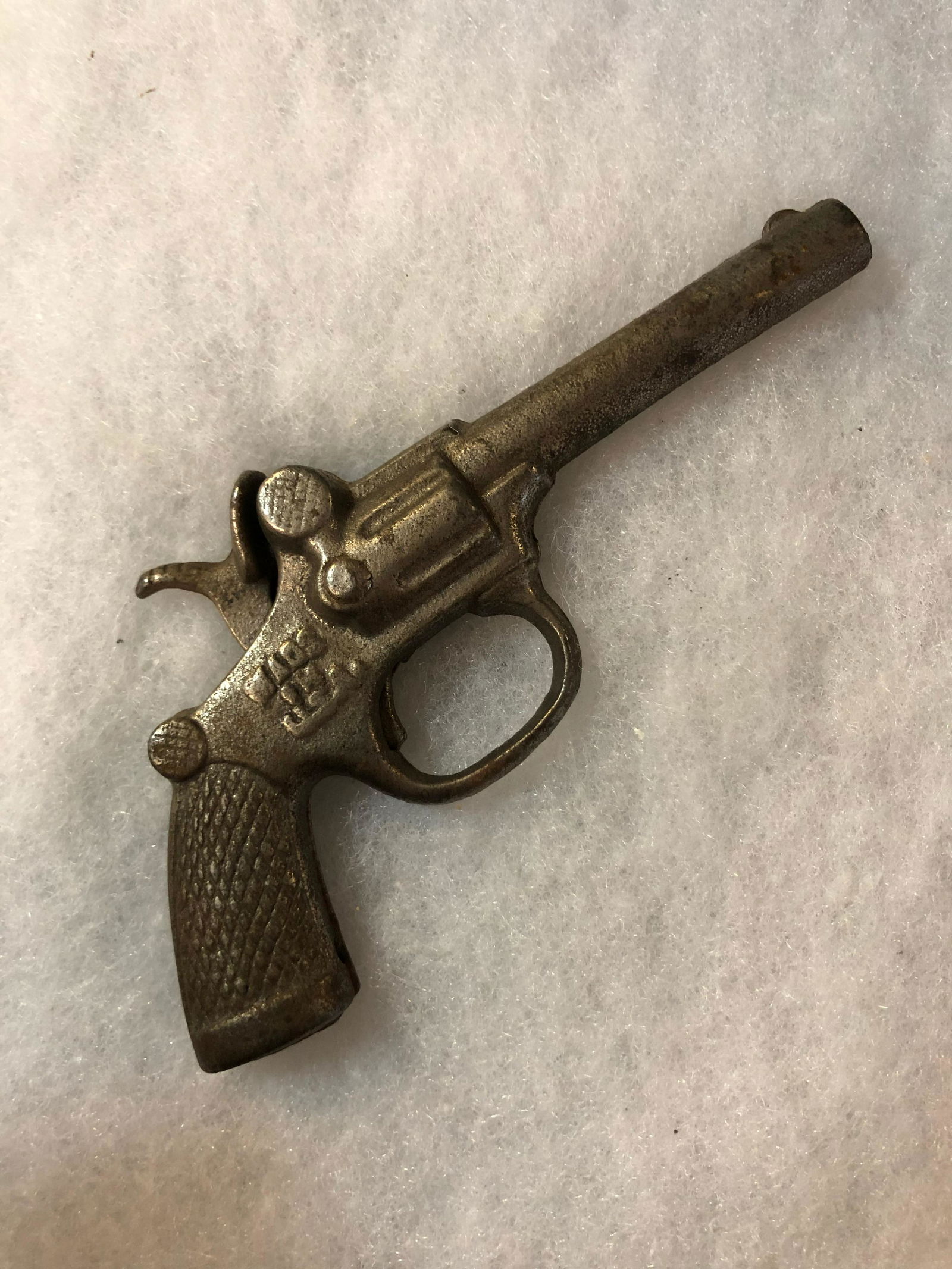 RARE VINTAGE MINIATURE CAP GUN: RARE VINTAGE MINIATURE CAP GUN. A GREAT ADDITION TO YOUR COLLECTION - VIEW PICTURES.