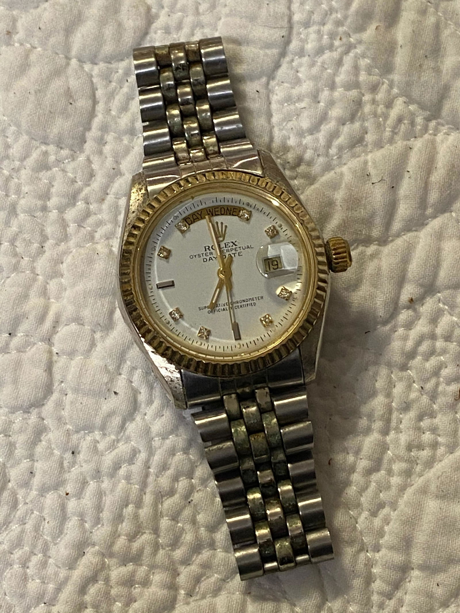 ROLEX DAY DATE 2 TONE MENS WATCH - REPLICA?: ROLEX DAY DATE 2 TONE MENS WATCH - REPLICA? PLEASE VIEW PICTURES. A GREAT WATCH FOR YOUR COLLECTION.