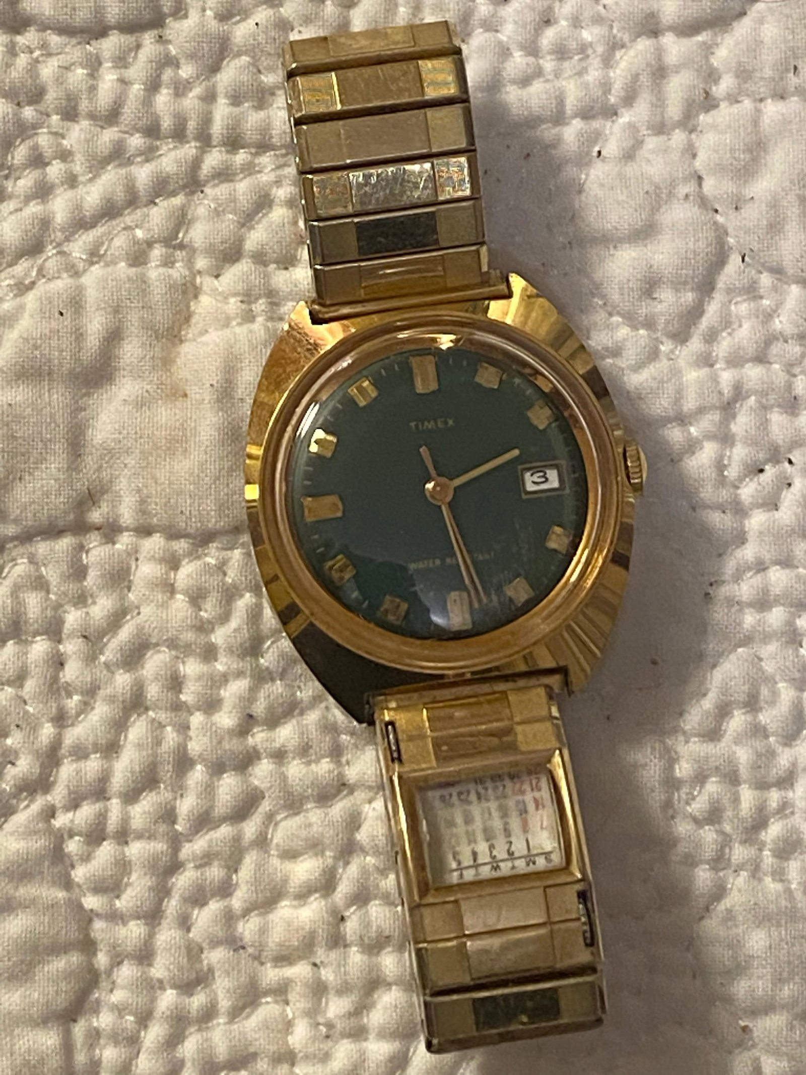 VINTAGE MENS TIMEX WATCH: VINTAGE MENS TIMEX WATCH. AN EXCELLENT ADDITION TO YOUR COLLECTION.