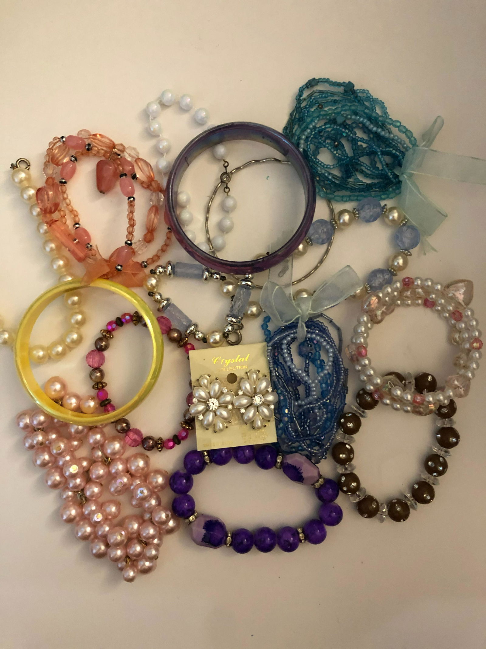 LOT OF BEADED BRACELETS: LOT OF BEADED BRACELETS. A GREAT ADDITION TO YOUR COLLECTION.