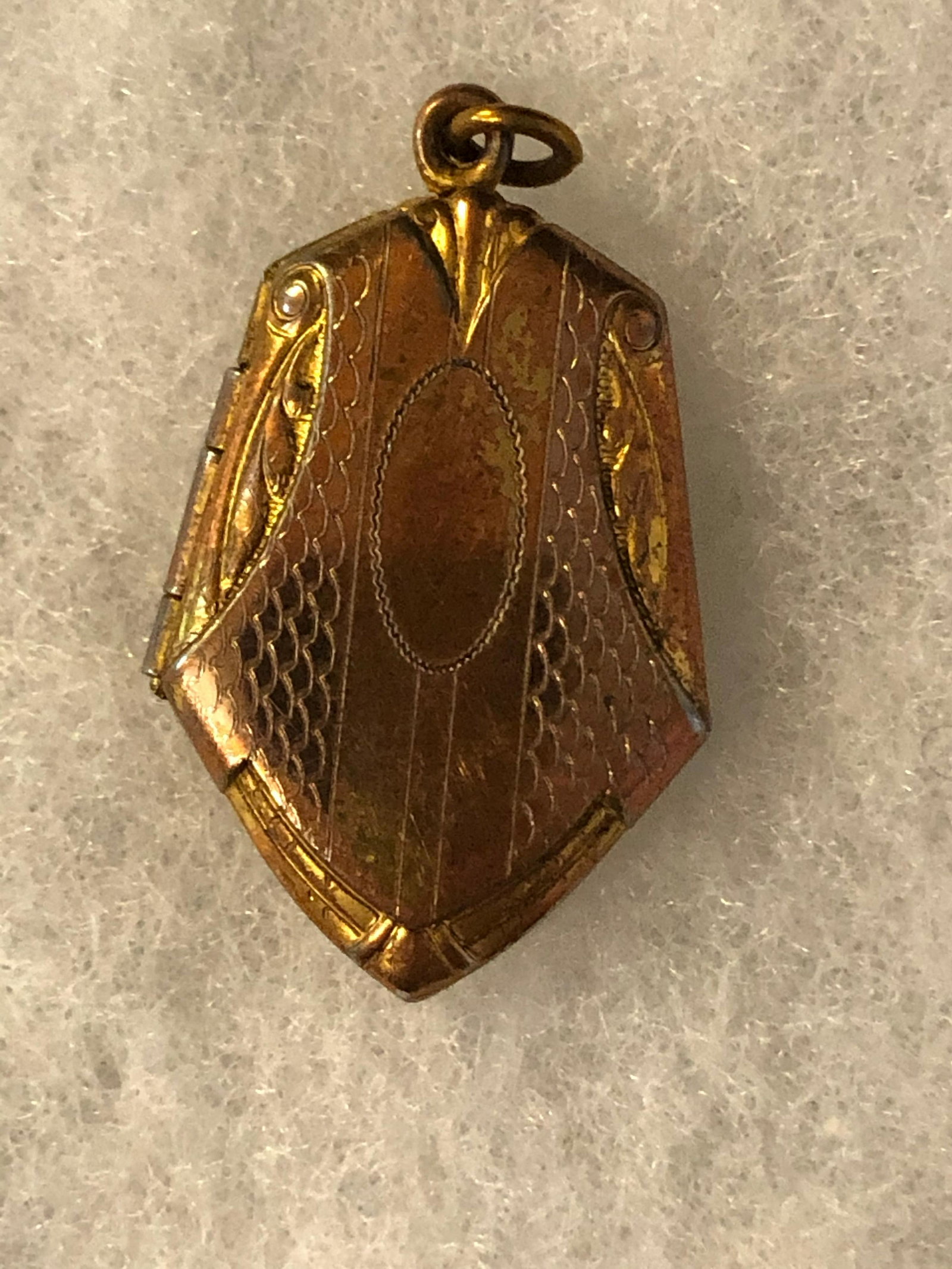 ANTIQUE GOLD LOCKET PENDANT: ANTIQUE GOLD LOCKET PENDANT - UNTESTED
