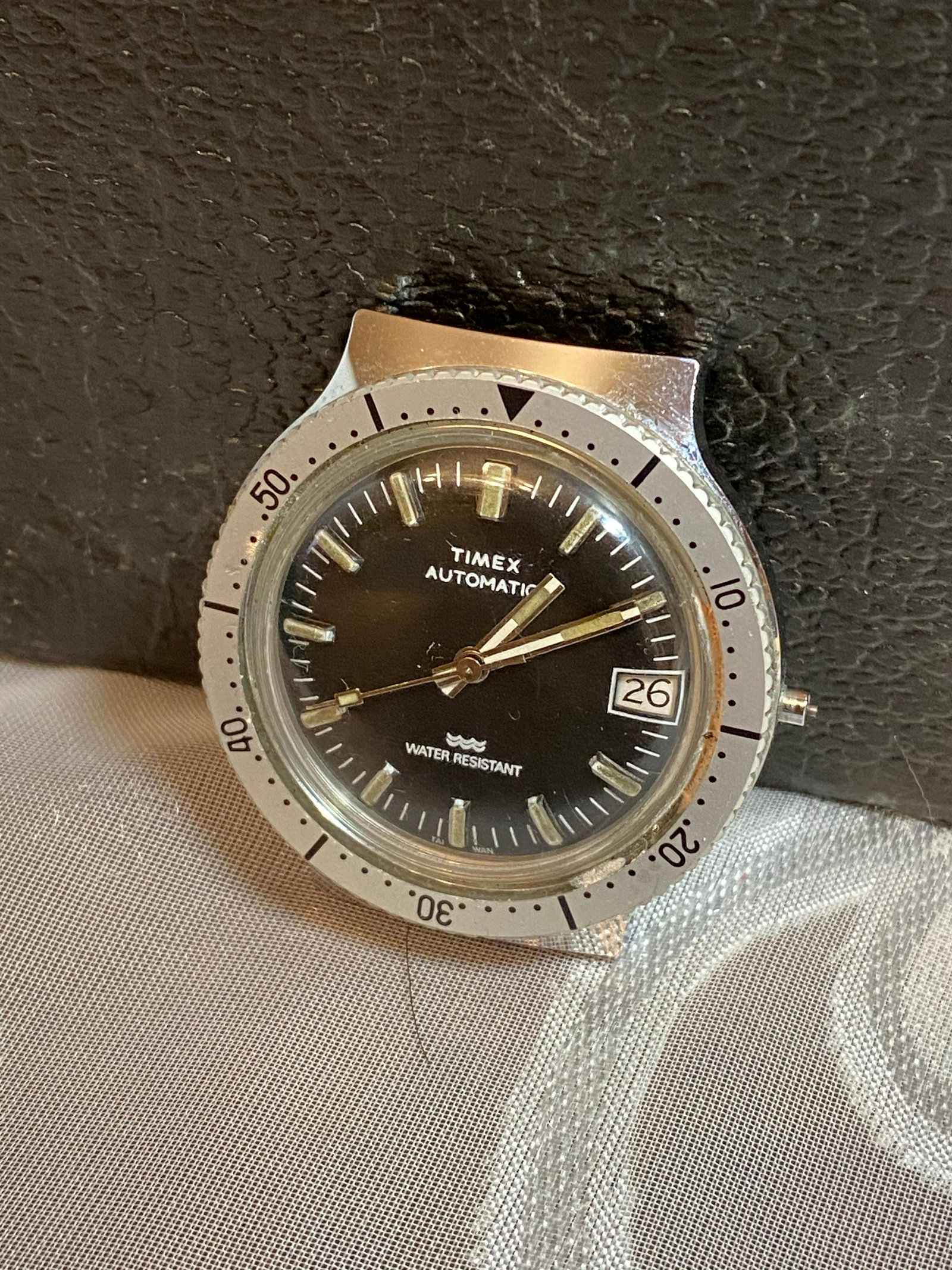ANTIQUE TIMEX AUTOMATIC MENS WATCH: ANTIQUE TIMEX AUTOMATIC MENS WATCH. A GREAT ADDITION TO YOUR COLLECTION.