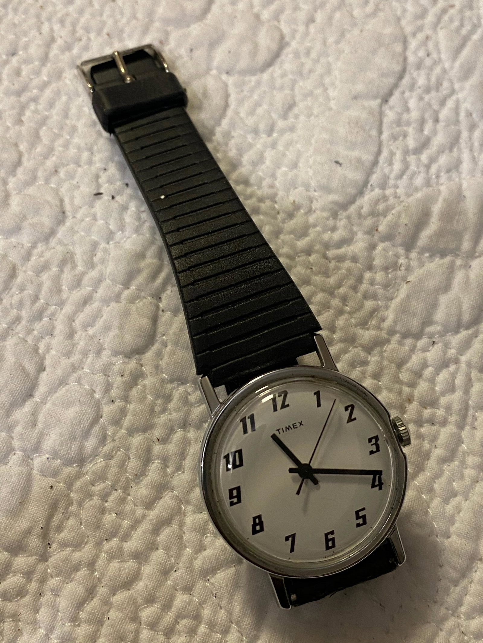 MENS TIMEX VINTAGE WRISTWATCH: MENS TIMEX VINTAGE WRISTWATCH. A GREAT ADDITION TO YOUR COLLECTION.