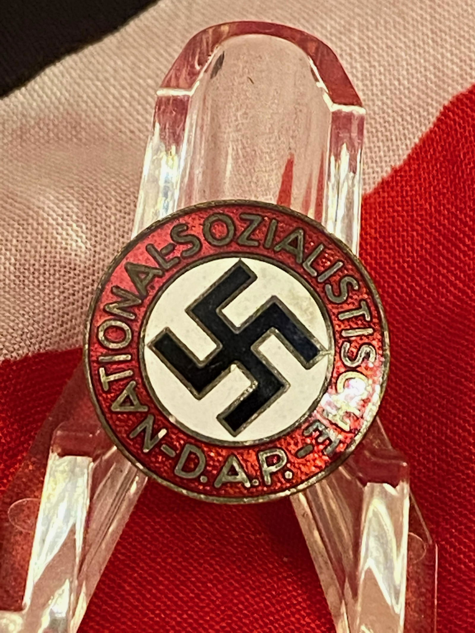 WW2 GERMAN NATIONAL SOZIALISTISCHE DAP PIN: WW2 GERMAN NATIONAL SOZIALISTISCHE DAP PIN. IN EXCELLENT OVERALL SHAPE AND CONDITION. PLEASE VIEW ALL DETAILED PICTURES. AN HONEST EXAMPLE OF THE LISTED TIME PERIOD. A GREAT FIND AND AN EXCELLENT ADDI