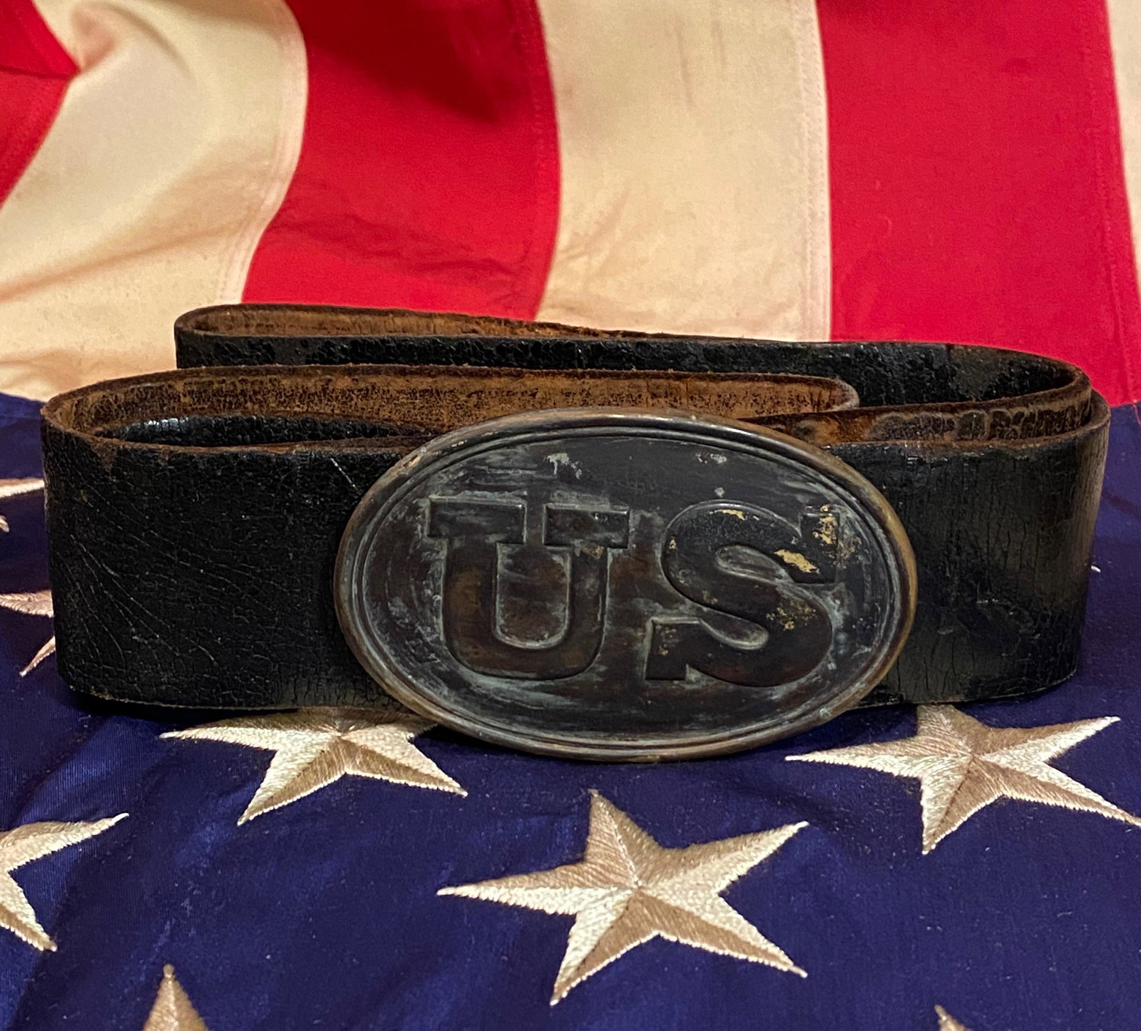 RARE CIVIL WAR US COMPLETE BELT W/BUCKLE: RARE CIVIL WAR US COMPLETE BELT W/BUCKLE. IN GREAT OVERALL SHAPE AND CONDITION WITH A BEAUTIFUL OVERALL PATINA. THIS IS A COMPLETE SET. COMES WITH BOTH THE BELT AND BUCKLE. A GREAT FIND AND AN EXCELLE