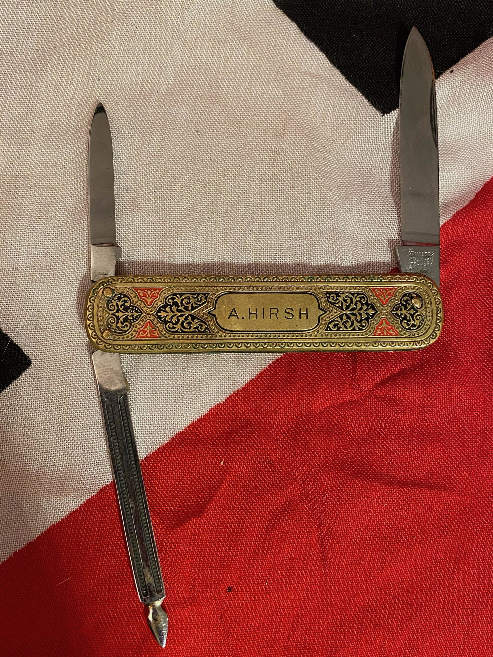ID'D WW2 GERMAN A. HIRSH SOLDIERS POCKET KNIFE: ID'D WW2 GERMAN A. HIRSH SOLDIERS POCKET KNIFE. IN MINT OVERALL SHAPE AND CONDITION WITH BEAUTIFUL FACTORY ENGRAVING. HAS A BEAUTIFUL OVERALL PATINA. MARKED ROSTFREI SOLINGEN. A GREAT FIND AND AN EXCE