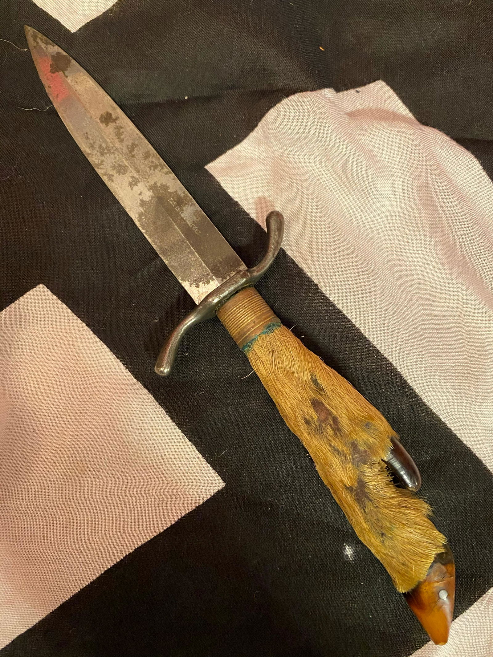 WW2 GERMAN SOLDIERS FIGHTING KNIFE: WW2 GERMAN SOLDIERS FIGHTING KNIFE. IN GOOD OVERALL SHAPE AND CONDITION. PLEASE VIEW ALL DETAILED PICTURES. A GREAT FIND AND AN EXCELLENT ADDITION TO YOUR COLLECTION.