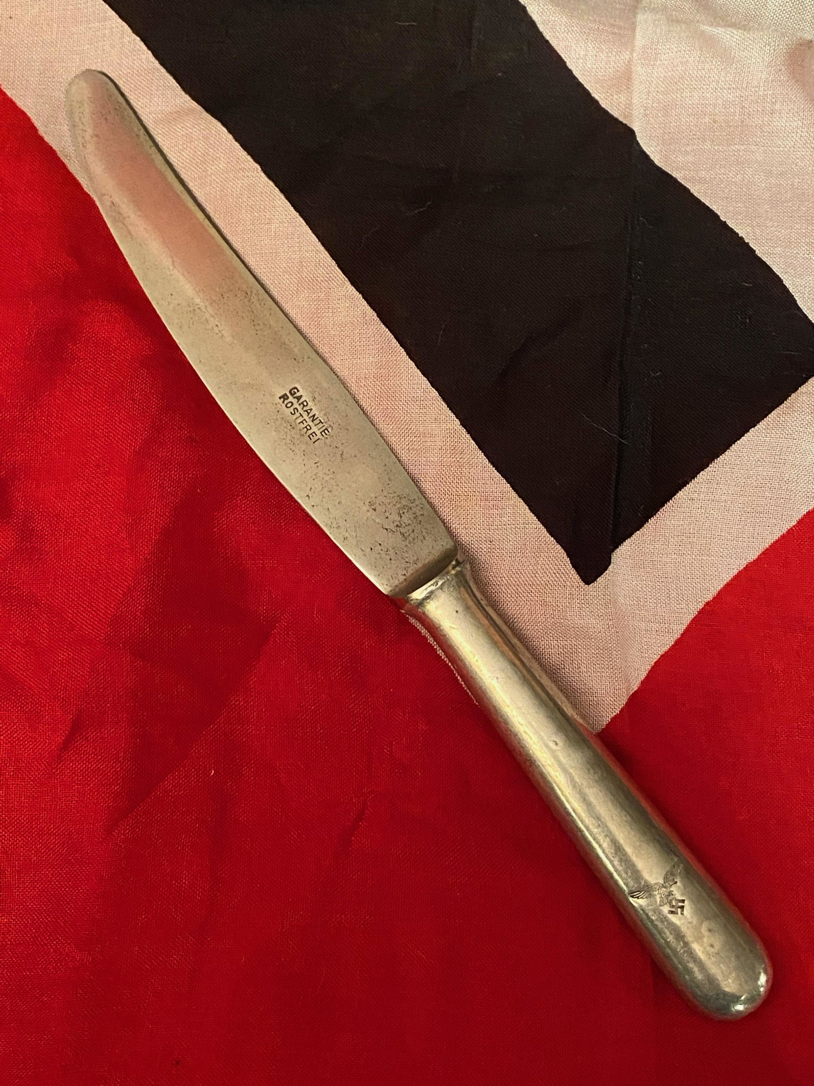 ORIG. WW2 GERMAN LUFTWAFFE KNIFE BY GARANTIE ROSTFREI: ORIG. WW2 GERMAN LUFTWAFFE KNIFE BY GARANTIE ROSTFREI. IN EXCELLENT SHAPE AND OVERALL CONDITION WITH A BEAUTIFUL OVERALL PATINA. PLEASE VIEW ALL DETAILED PICTURES. AN HONEST EXAMPLE OF THE LISTED TIME