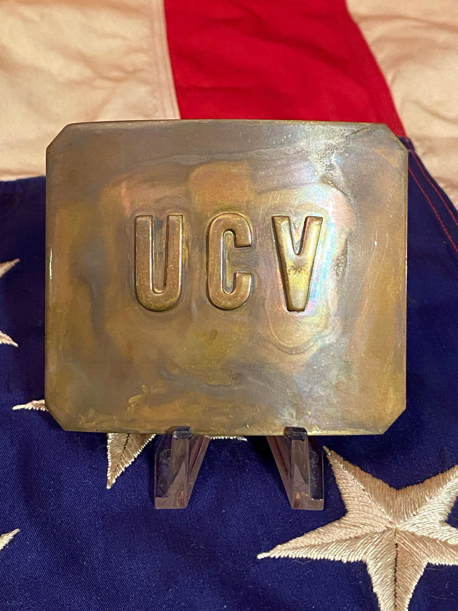 CIVIL WAR UCV UNITED CONFEDERATE VETS BELT BUCKLE: CIVIL WAR UCV UNITED CONFEDERATE VETS BELT BUCKLE. IN GOOD OVERALL SHAPE AND CONDITION WITH A BEAUTIFUL OVERALL PATINA. A GREAT FIND AND AN EXCELLENT ADDITION TO YOUR COLLECTION.