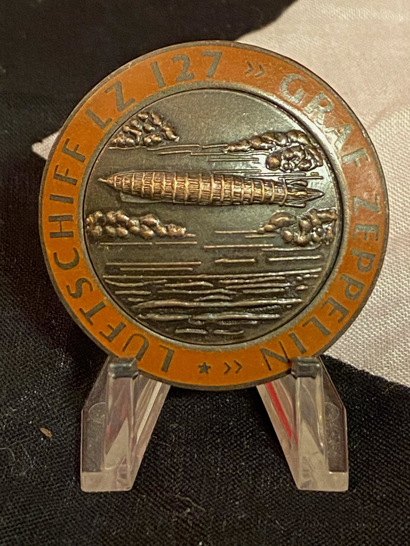 RARE WW2 GERMAN GRAF ZEPPELIN AIR SHIP BADGE: RARE WW2 GERMAN GRAF ZEPPELIN LUFTSCHIFF AIR SHIP BADGE. IN EXCELLENT OVERALL SHAPE AND CONDITION. HAS THE MAKER MARKS FLL ON THE BACK. PLEASE VIEW ALL DETAILED PICTURES. A GREAT FIND AND AN EXCELLENT