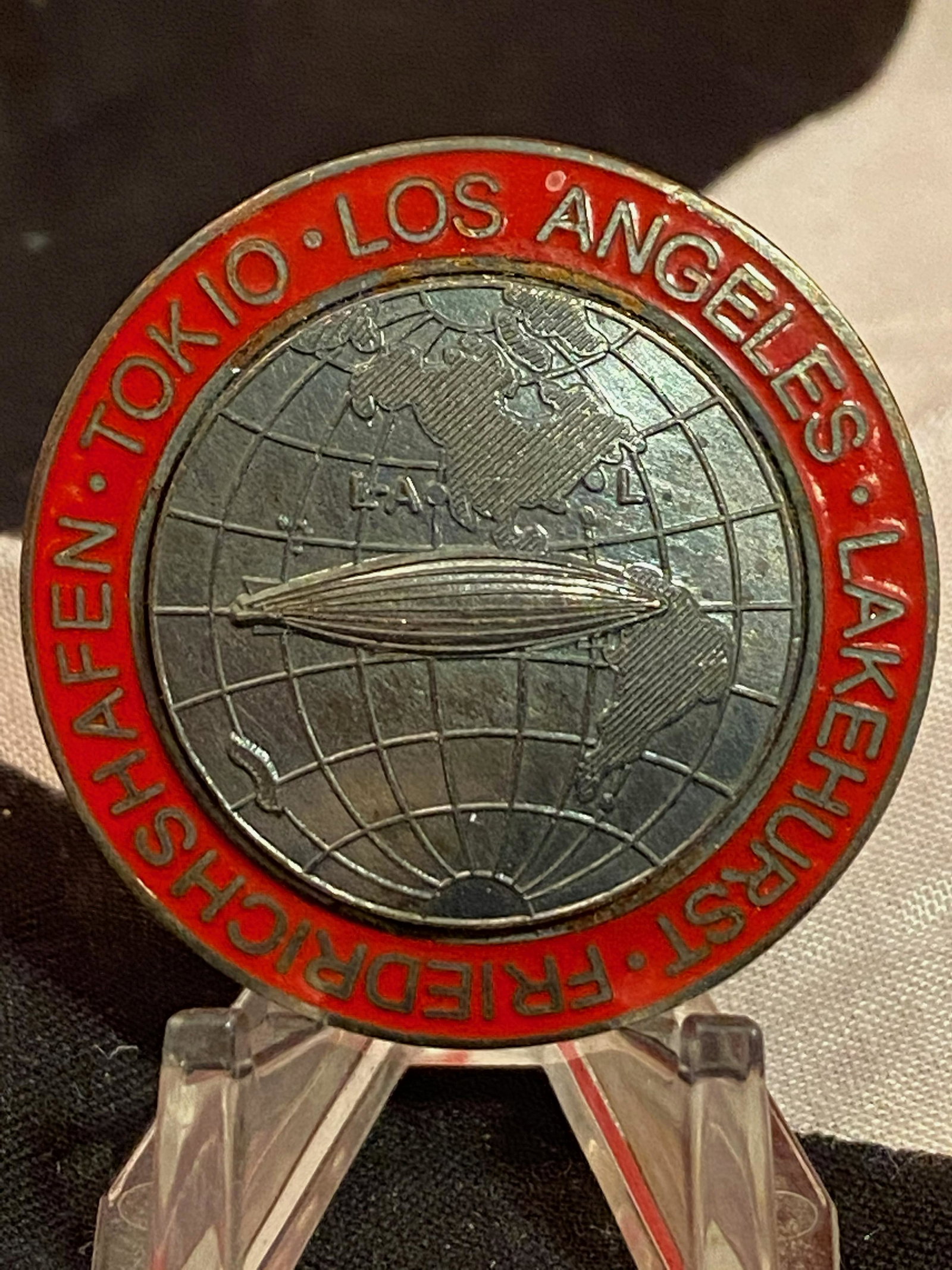WW2 GERMAN GRAF ZEPPELIN AIR SHIP BADGE: WW2 GERMAN GRAF ZEPPELIN AIR SHIP BADGE. IN EXCELLENT SHAPE AND OVERALL CONDITION WITH A BEAUTIFUL OVERALL PATINA. HAS THE FLL MAKER MARKS ON THE BACK. PLEASE VIEW ALL DETAILED PICTURES. A GREAT FIND 