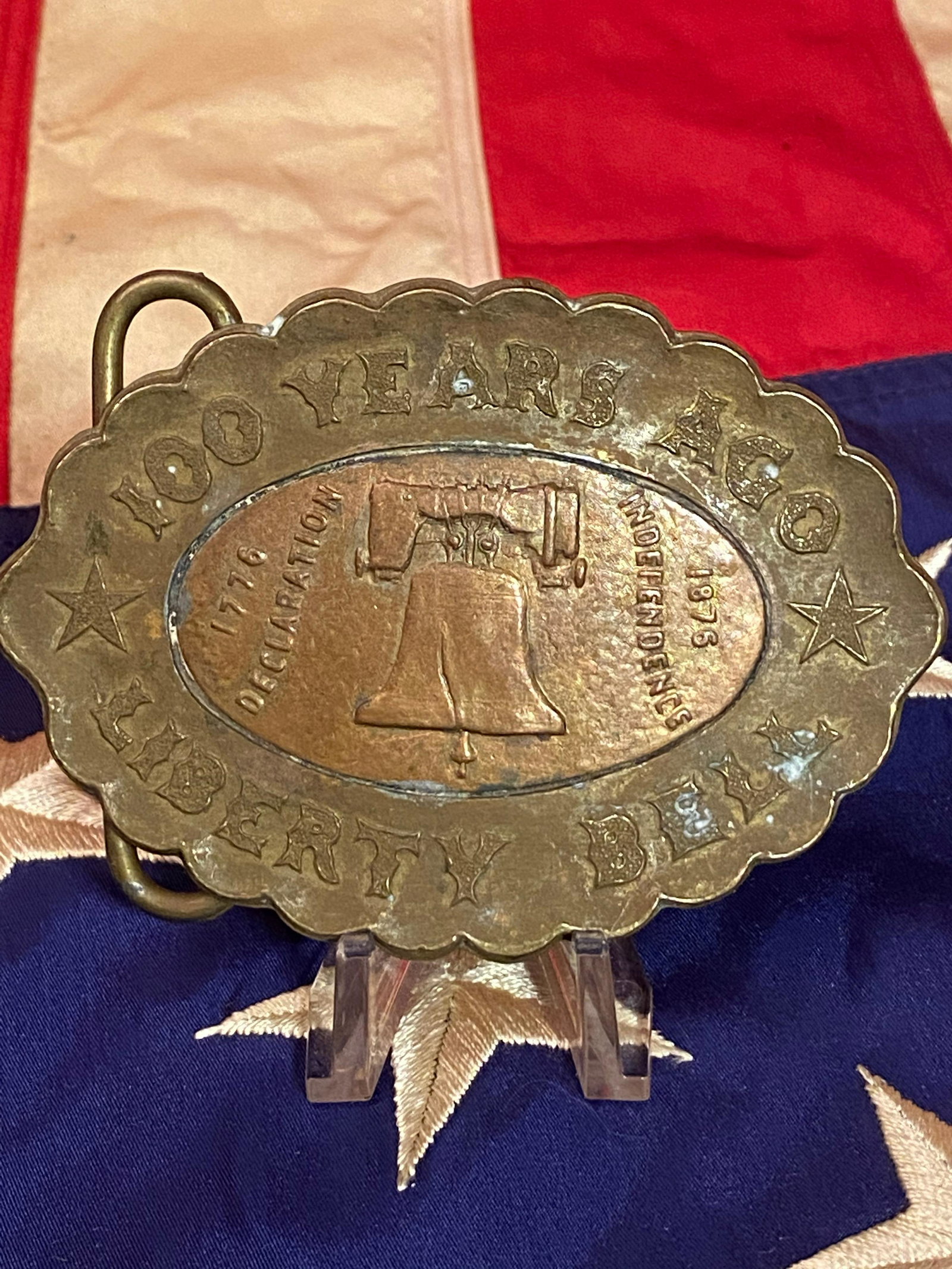 ANTIQUE 1800'S LIBERTY BELL CENTENNIAL BELT BUCKLE: ANTIQUE 1800'S LIBERTY BELL CENTENNIAL BELT BUCKLE. MADE BY TIFFANY AND CO. HAS A BEAUTIFUL OVERALL PATINA. PLEASE VIEW ALL DETAILED PICTURES. A GREAT FIND AND AN EXCELLENT ADDITION TO YOUR COLLECTION