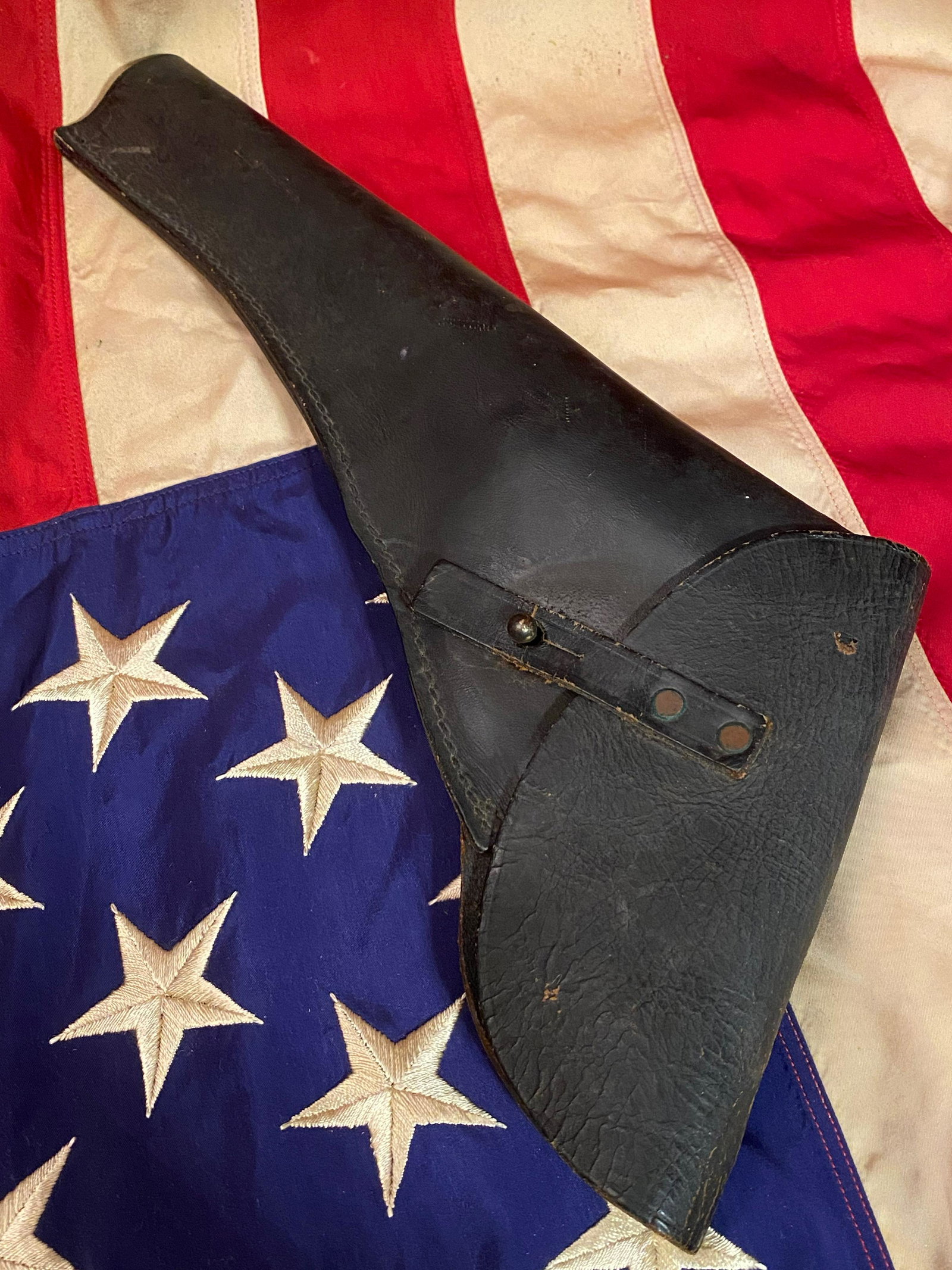 SCARCE CIVIL WAR CONFEDERATE HOLSTER: SCARCE CIVIL WAR CONFEDERATE HOLSTER. IN MINT OVERALL SHAPE AND CONDITION WITH A BEAUTIFUL OVERALL PATINA. COMES COMPLETE WITH NO MISSING PIECES. SHOWS BEAUTIFUL AGE AND BATTLE USAGE. PLEASE VIEW ALL 