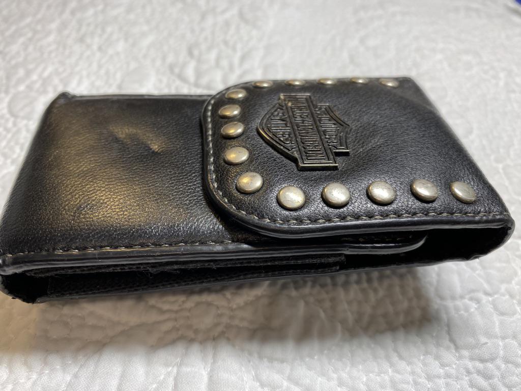 COLLECTIBLE HARLEY DAVIDSON STUDDED LEATHER CASE: COLLECTIBLE HARLEY DAVIDSON STUDDED LEATHER CASE. A GREAT ADDITION TO YOUR COLLECTION.