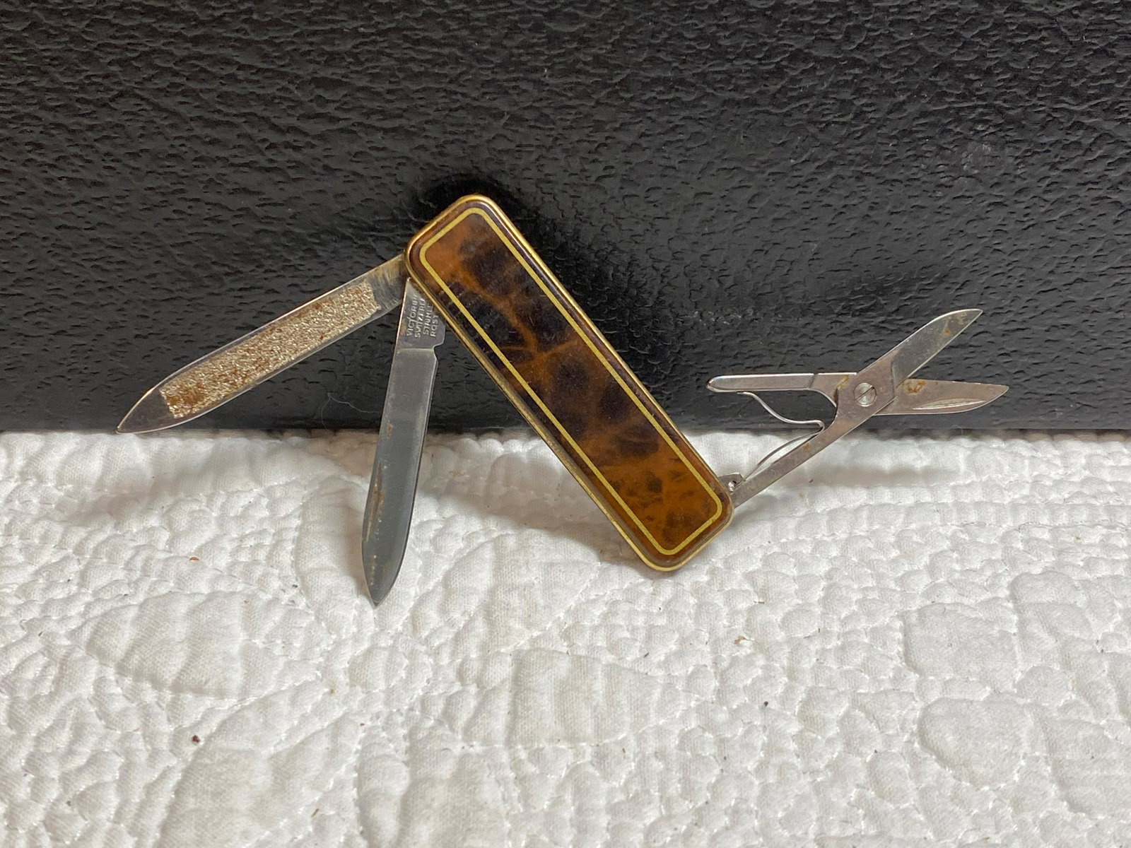 ANTIQUE VICTORIANOX ROSTFREI POCKET KNIFE: ANTIQUE VICTORIANOX ROSTFREI POCKET KNIFE. A GREAT ADDITION TO YOUR COLLECTION.