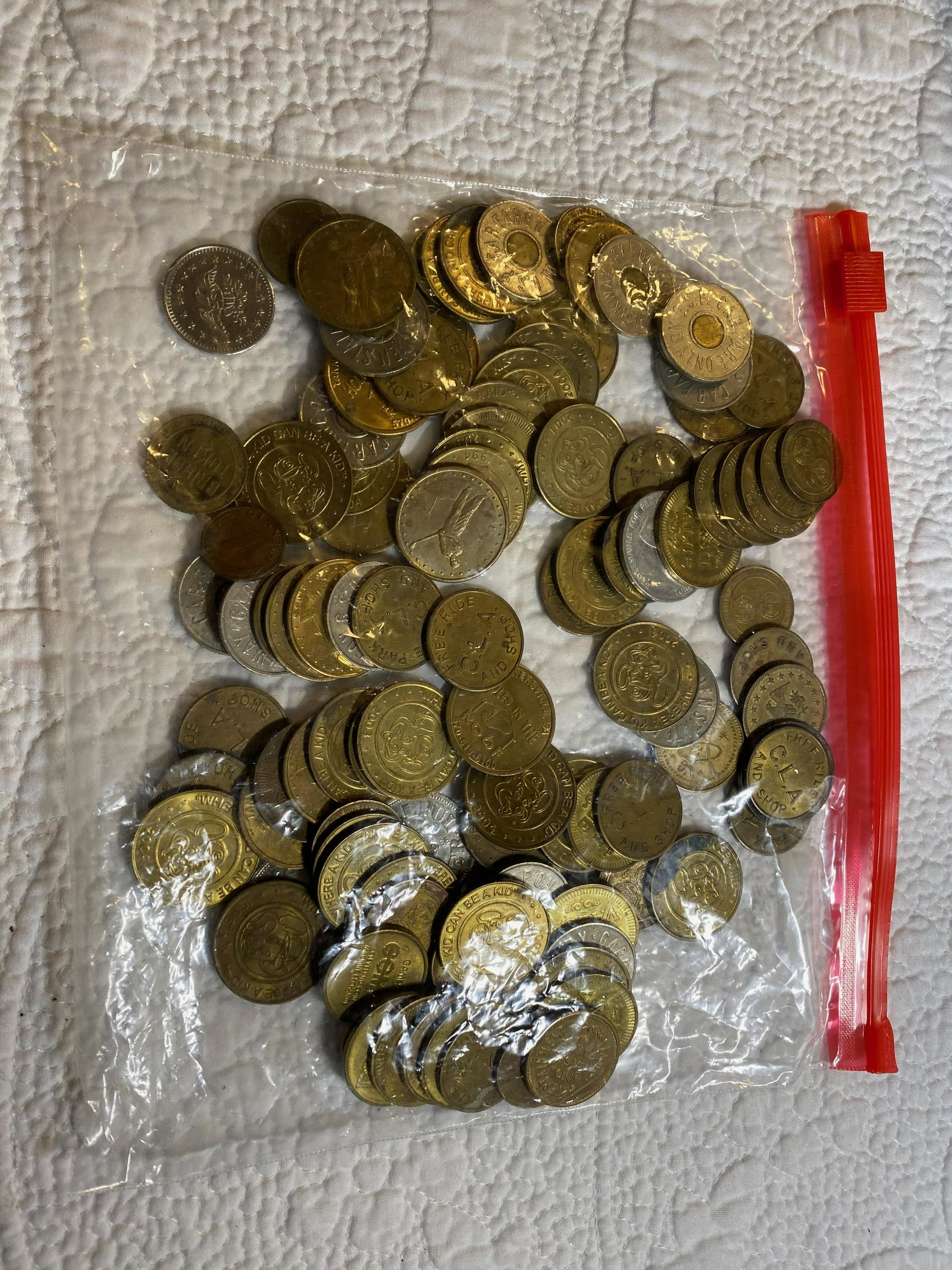 HUGE LOT OF CASINO TOKENS COINS: HUGE LOT OF CASINO TOKENS COINS