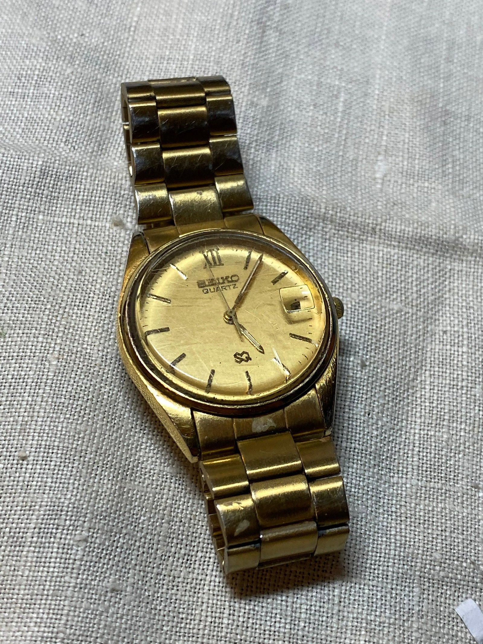 VINTAGE SEIKO QUARTZ MENS WATCH: VINTAGE SEIKO QUARTZ MENS WATCH. A GREAT FIND AND AN EXCELLENT ADDITION TO YOUR COLLECTION.