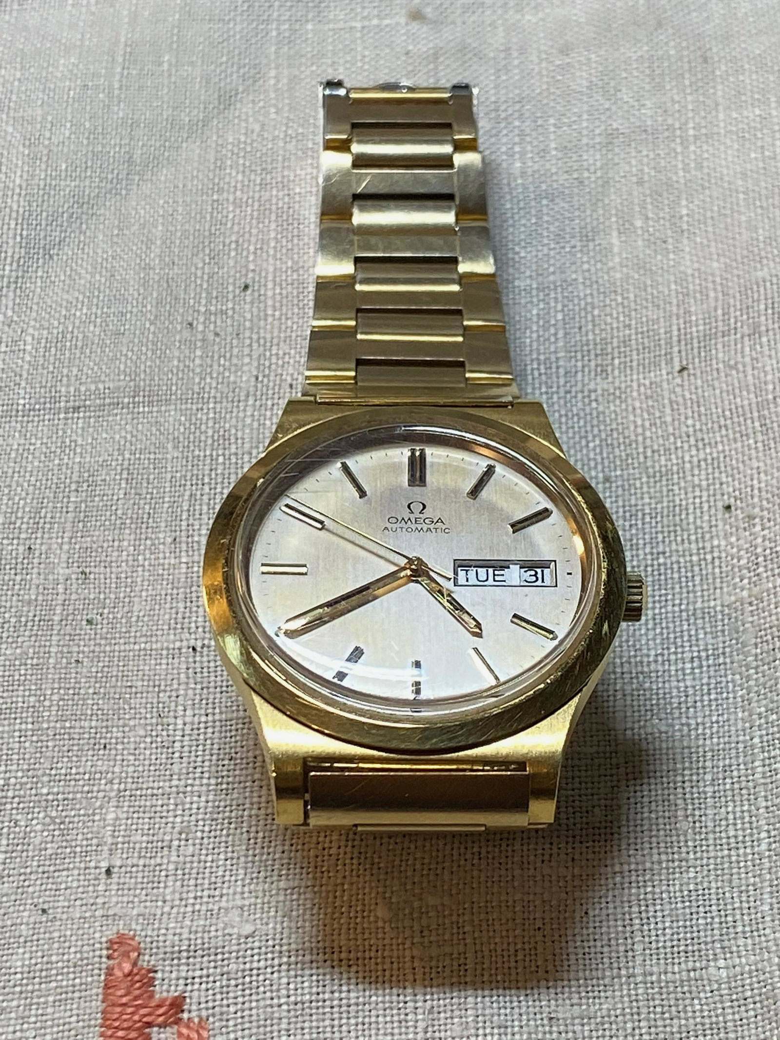 AUTHENTIC OMEGA AUTOMATIC MENS WRISTWATCH: AUTHENTIC OMEGA AUTOMATIC MENS WRISTWATCH. WORKS AND KEEPS TIME. PLEASE VIEW ALL DETAILED PICTURES. A GREAT ADDITION TO YOUR WATCH COLLECTION.
