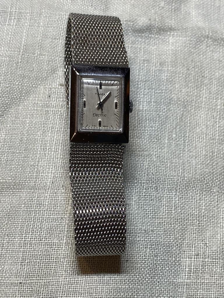 LADIES TIMEX ELECTRIC VINTAGE WRISTWATCH: LADIES TIMEX ELECTRIC VINTAGE WRISTWATCH. A GREAT FIND AND AN EXCELLENT ADDITION TO YOUR COLLECTION.