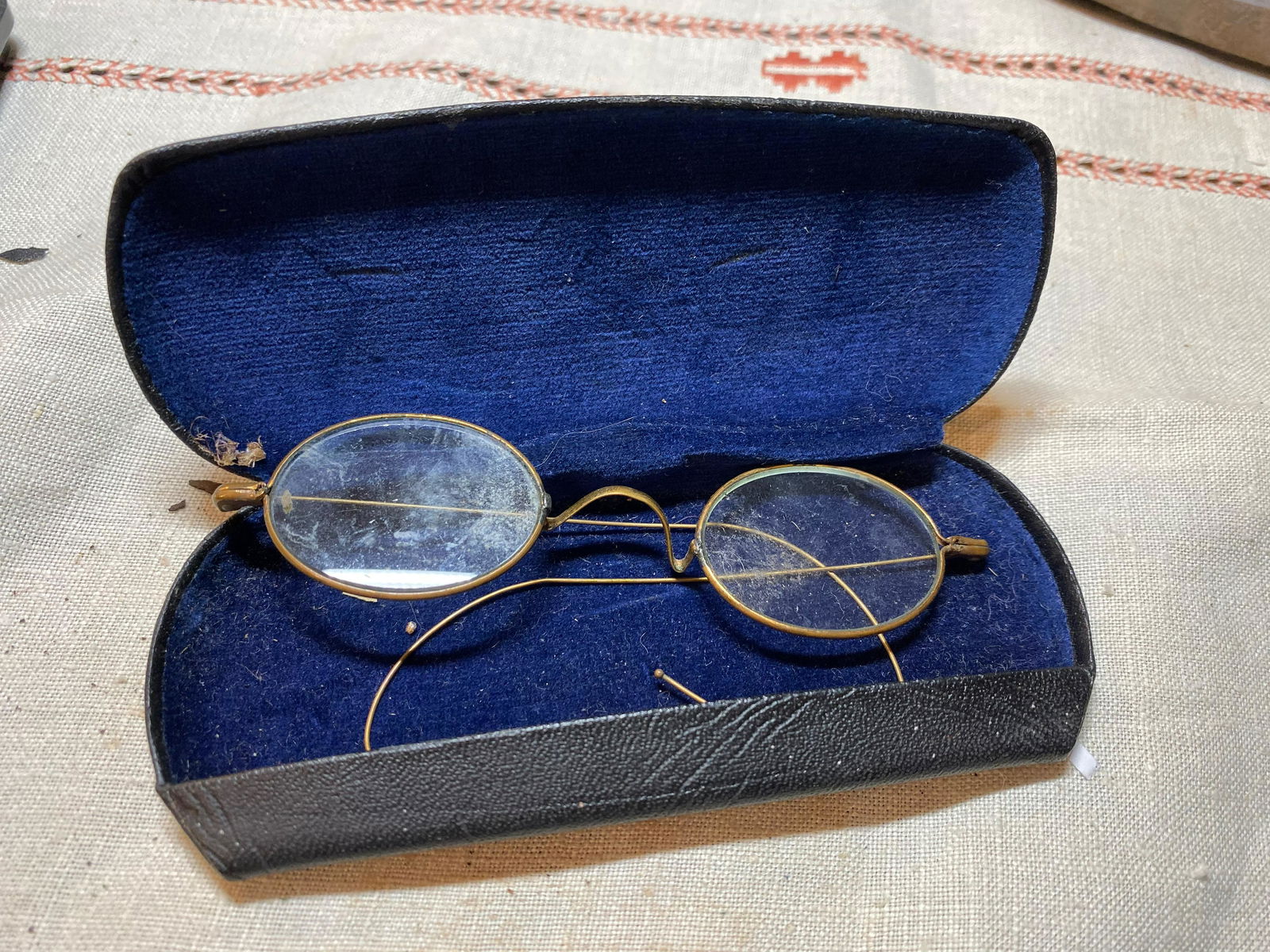 ANTIQUE CIVIL WAR ERA GLASSES WITH CASE: ANTIQUE CIVIL WAR ERA GLASSES WITH CASE. A GREAT FIND AND AN EXCELLENT ADDITION TO YOUR COLLECTION.