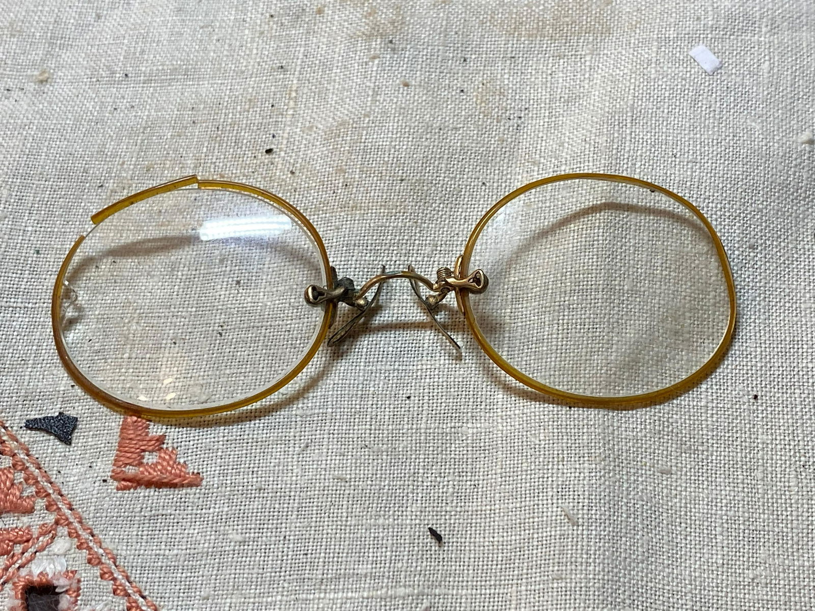 ANTIQUE PAIR OF GLASSES: ANTIQUE PAIR OF GLASSES. A GREAT ADDITION TO YOUR COLLECTION.