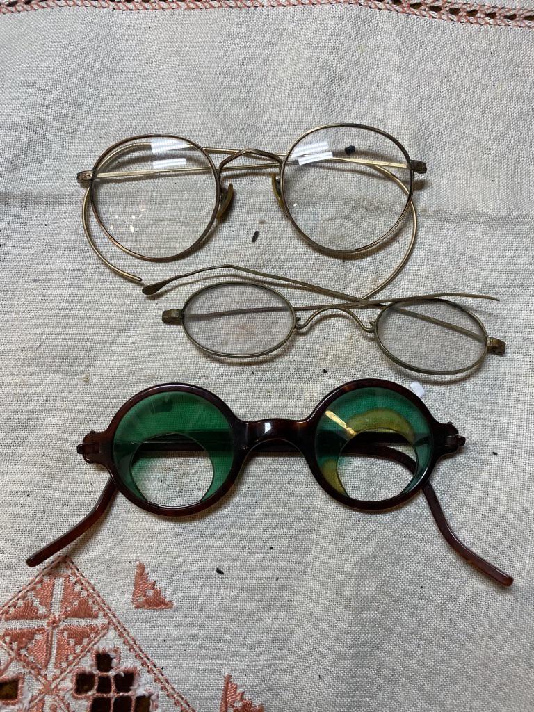3 PAIR OF ANTIQUE GLASSES: 3 PAIR OF ANTIQUE GLASSES.
