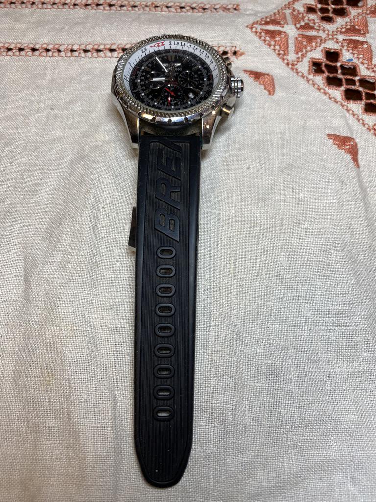 VINTAGE BREITLING BIG-SIZED WATCH - UNAUTHENTICATED: VINTAGE BREITLING BIG-SIZED WATCH - UNAUTHENTICATED. SELLING AS-IS. WHAT YOU SEE IS WHAT YOU WILL RECEIVE.