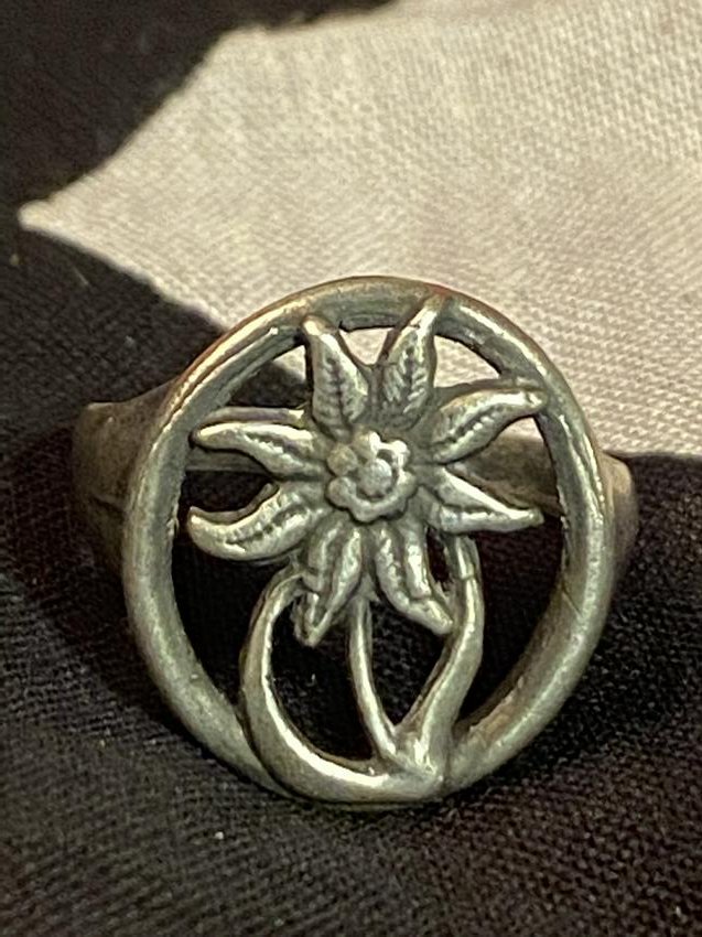 AUTH. WW2 GERMAN MOUNTAIN TROOPS RING 800 SILVER: AUTH. WW2 GERMAN MOUNTAIN TROOPS RING 800 SILVER. IN MINT OVERALL SHAPE AND CONDITION WITH A BEAUTIFUL OVERALL PATINA. RING IS MARKED 800 GERMAN SILVER. GUARANTEED 100% AUTHENTIC. WAS BROUGHT BACK HOM