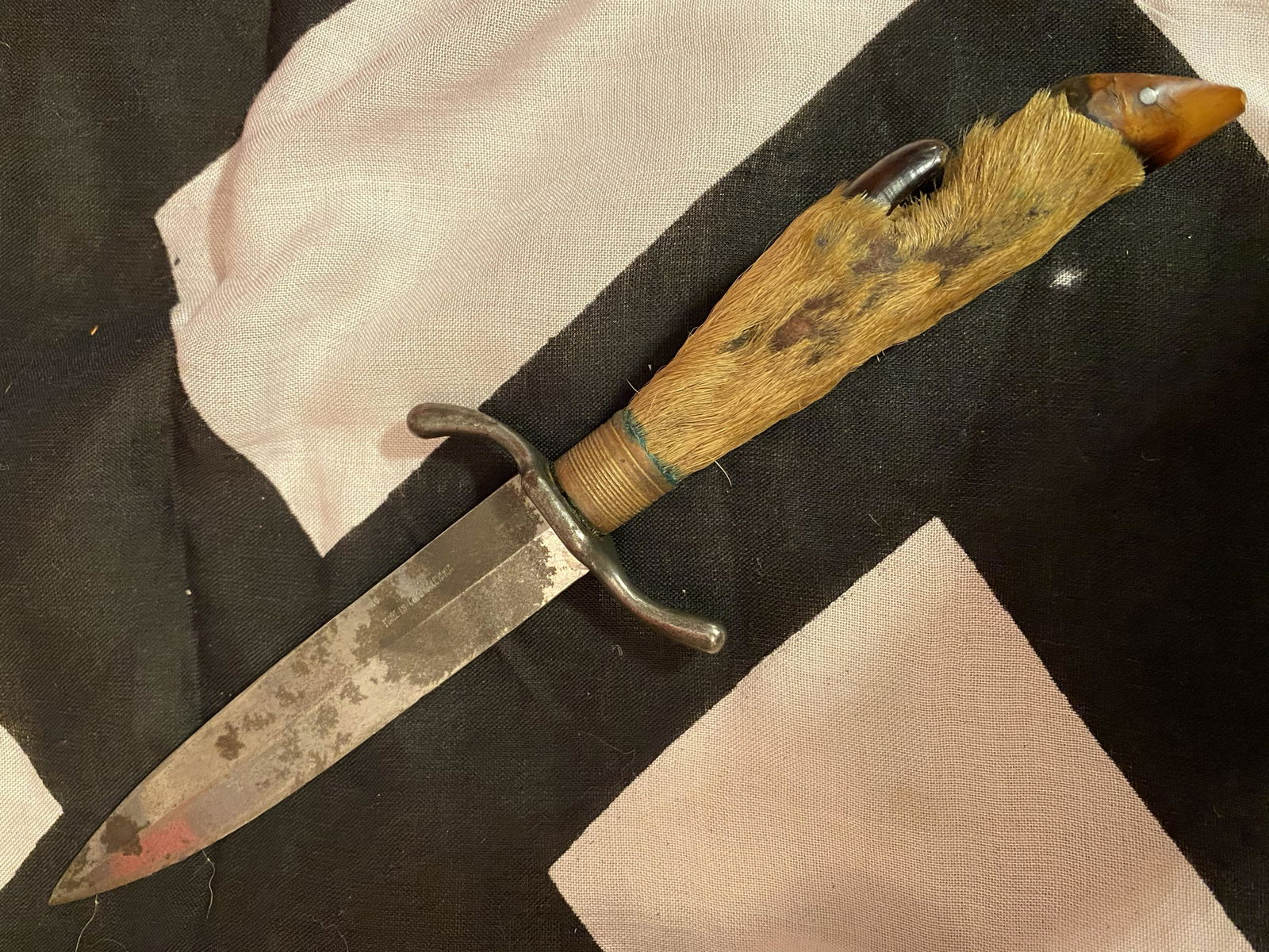 WW2 GERMAN SOLDIERS FIGHTING KNIFE: WW2 GERMAN SOLDIERS FIGHTING KNIFE. IN OVERALL GOOD SHAPE AND CONDITION. PLEASE VIEW ALL DETAILED PICTURES. A GREAT FIND AND AN EXCELLENT ADDITION TO YOUR COLLECTION.