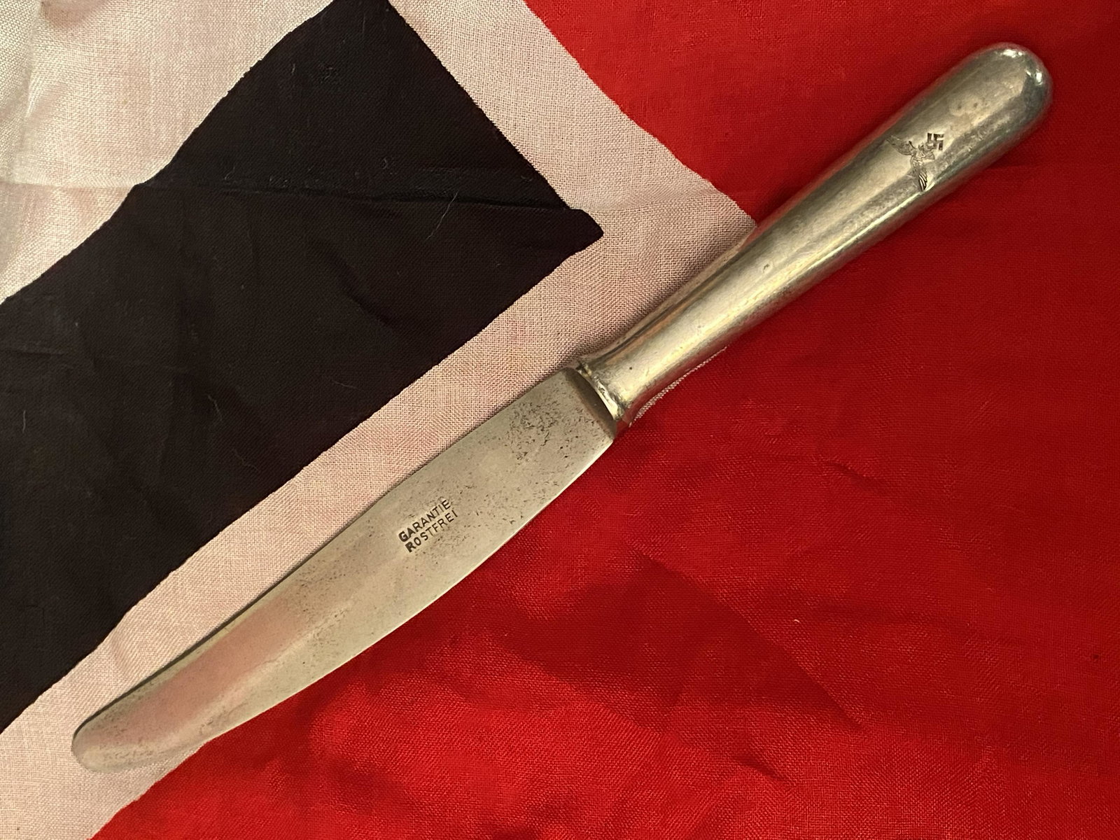 ORIG. WW2 GERMAN LUFTWAFFE KNIFE BY GARANTIE ROSTFREI: ORIG. WW2 GERMAN LUFTWAFFE KNIFE BY GARANTIE ROSTFREI. IN EXCELELNT MINT OVERALL SHAPE AND CONDITION WITH A BEAUTIFUL OVERALL PATINA. PLEASE VIEW ALL DETAILED PICTURES. A GREAT FIND AND AN EXCELLENT A