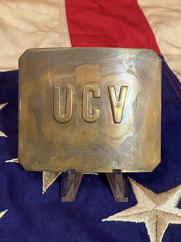CIVIL WAR UCV UNITED CONFEDERATE VETS BELT BUCKLE: CIVIL WAR UCV UNITED CONFEDERATE VETS BELT BUCKLE. IN GOOD OVERALL SHAPE AND CONDITION WITH A BEAUTIFUL OVERALL PATINA. A GREAT FIND AND AN EXCELLENT ADDITION TO YOUR COLLECTION.