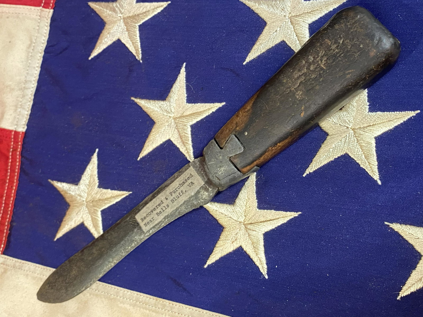 RARE CIVIL WAR CONFEDERATE BOWIE KNIFE BALLS BLUFF, VA: RARE CIVIL WAR CONFEDERATE BOWIE KNIFE BALLS BLUFF, VA. WAS FOUND AND PURCAHSED NEAR BALLS BLUFF, VA. ORIGINS ARE SUPPOSED TO BE FROM THERE. IT IS IN GOOD OVERALL SHAPE AND CONDITION WITH A BEAUTIFUL 