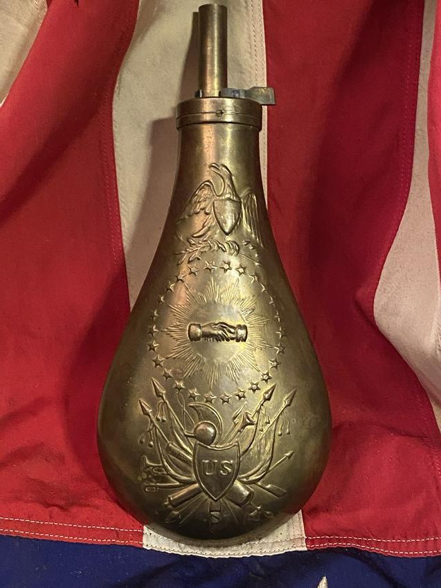 SCARCE CIVIL WAR PEACE FLASK: SCARCE CIVIL WAR PEACE FLASK. IN EXCELLENT OVERALL SHAPE AND CONDITION WITH A. BEAUTIFUL OVERALL PATINA. A GREAT FIND AND AN EXCELLENT ADDITION TO YOUR COLLECTION.